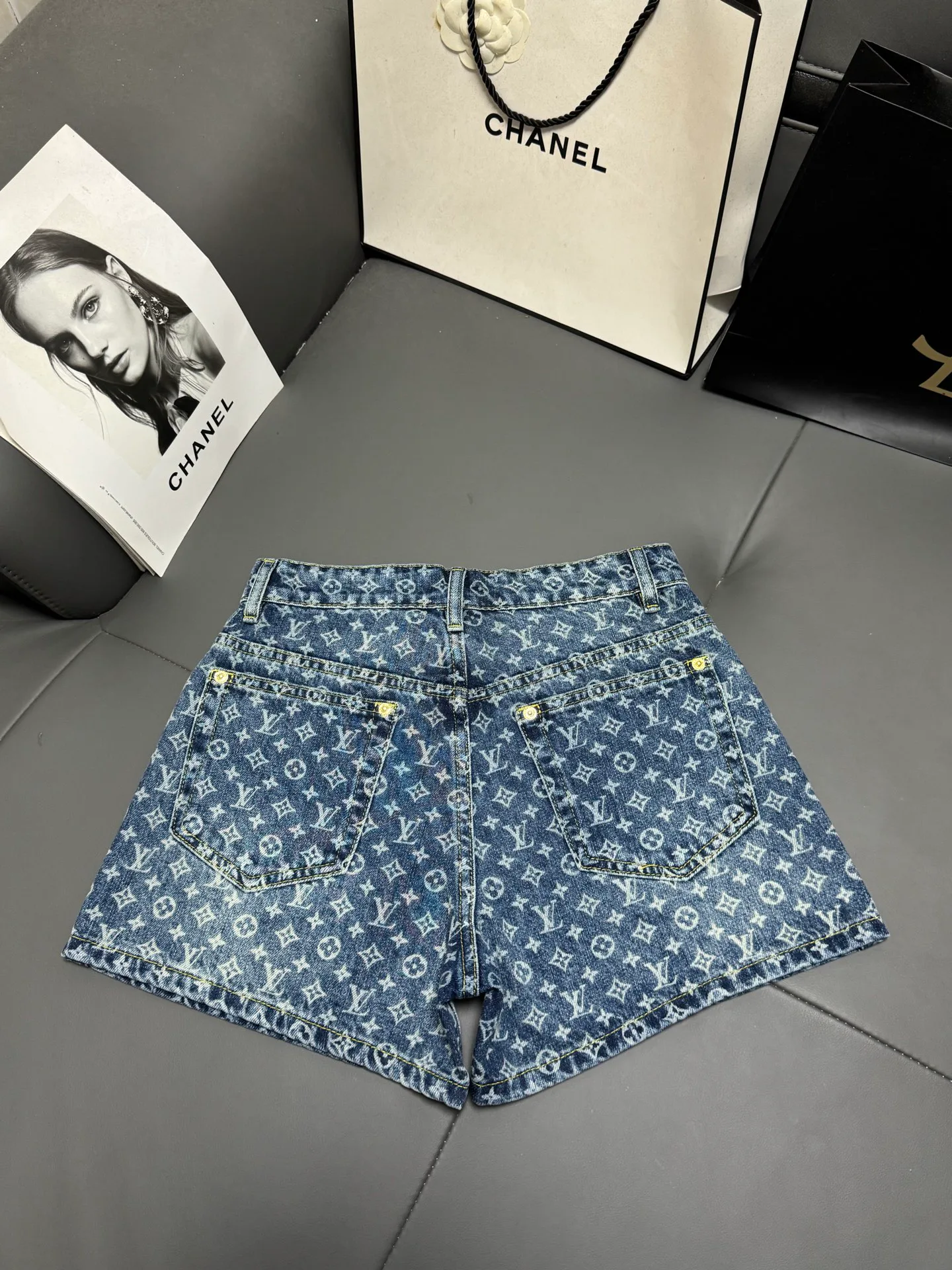 Шорты Женские Louis Vuitton 6056906