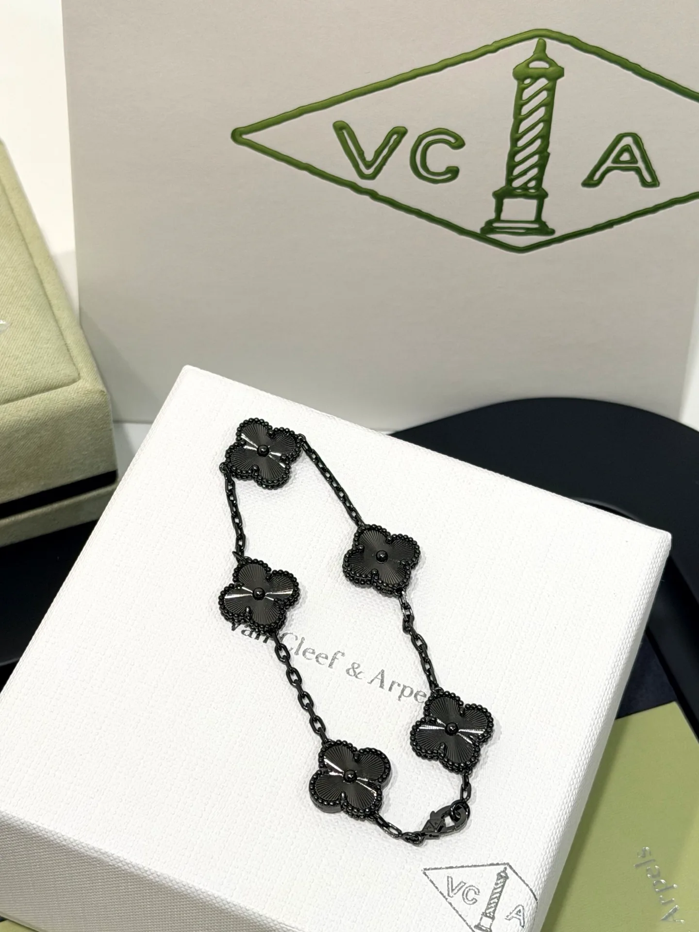 Бижутерия Van Cleef & Arpels 18123012