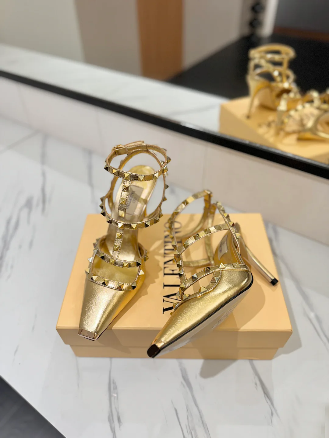 Босоножки Женские Valentino 17366650