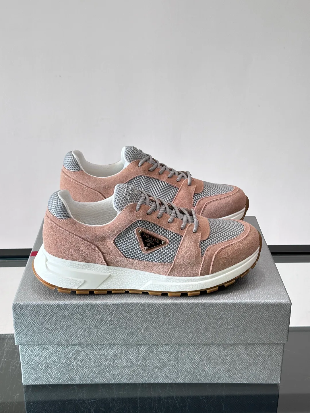 Кроссовки Женские Prada 18102648