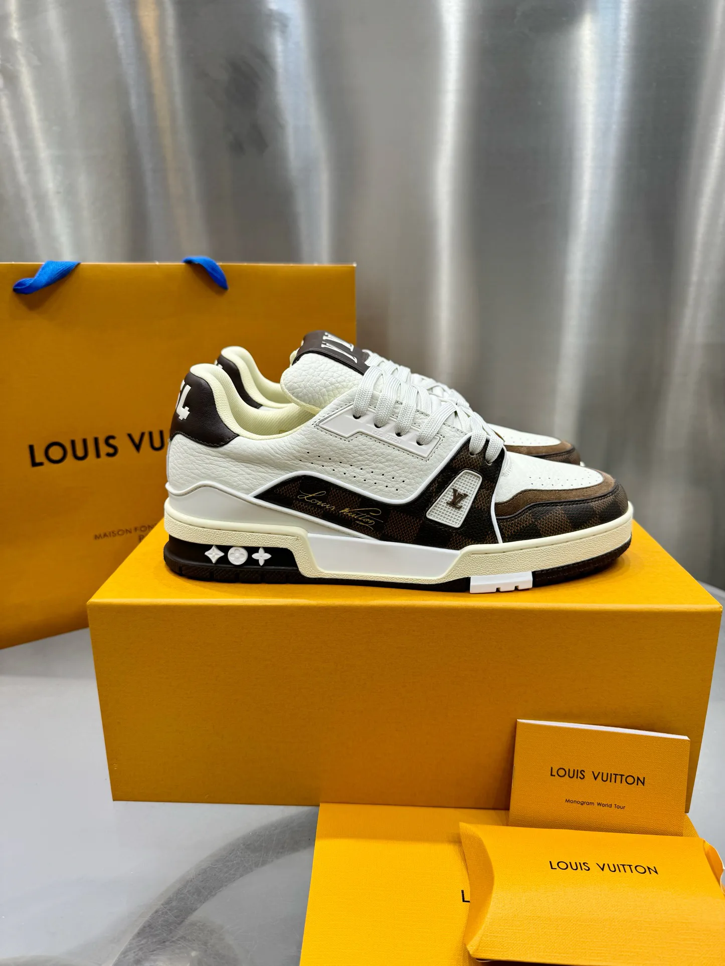 Кроссовки Женские Louis Vuitton 19073372