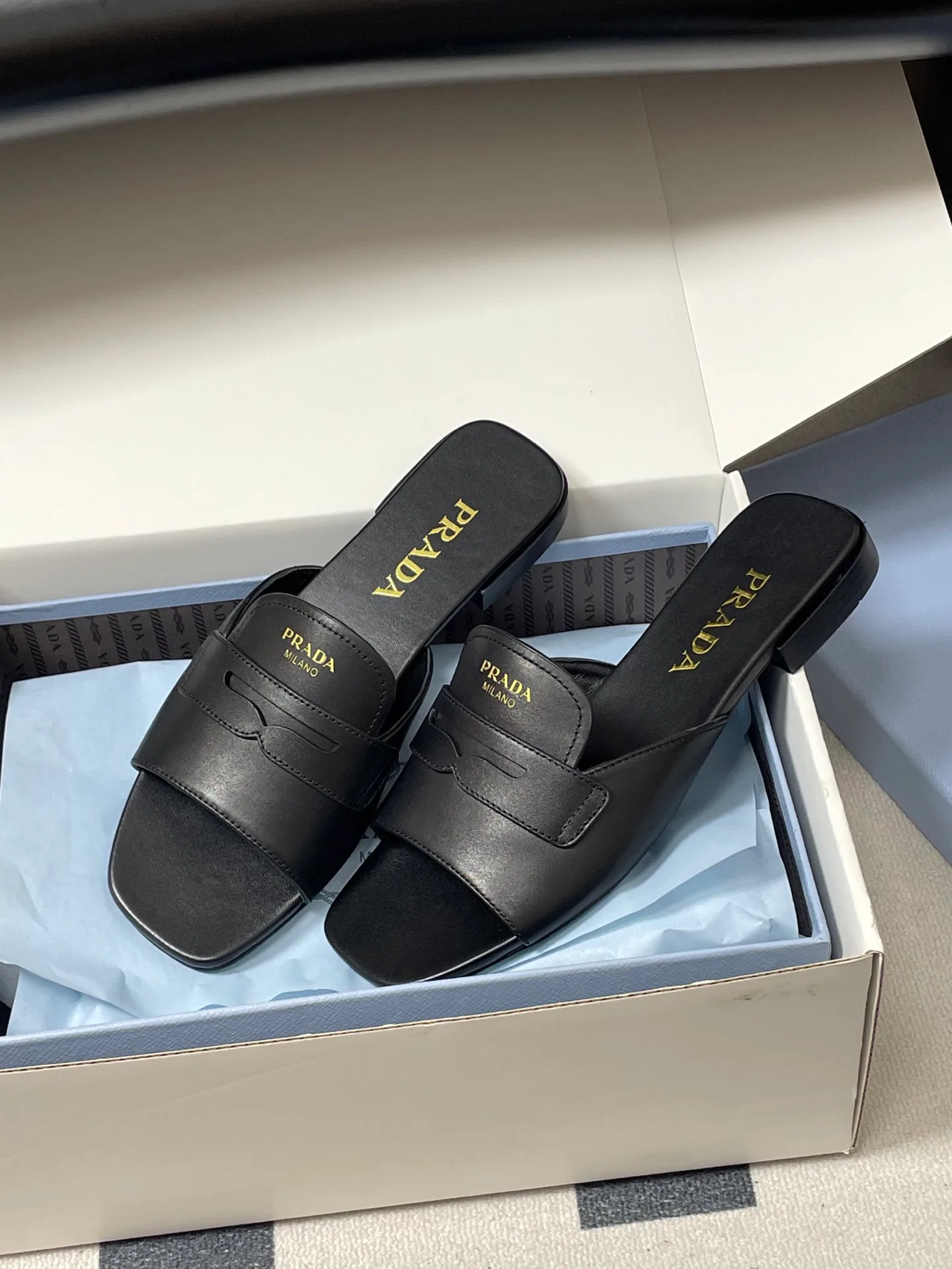 Босоножки Женские Prada 11684414