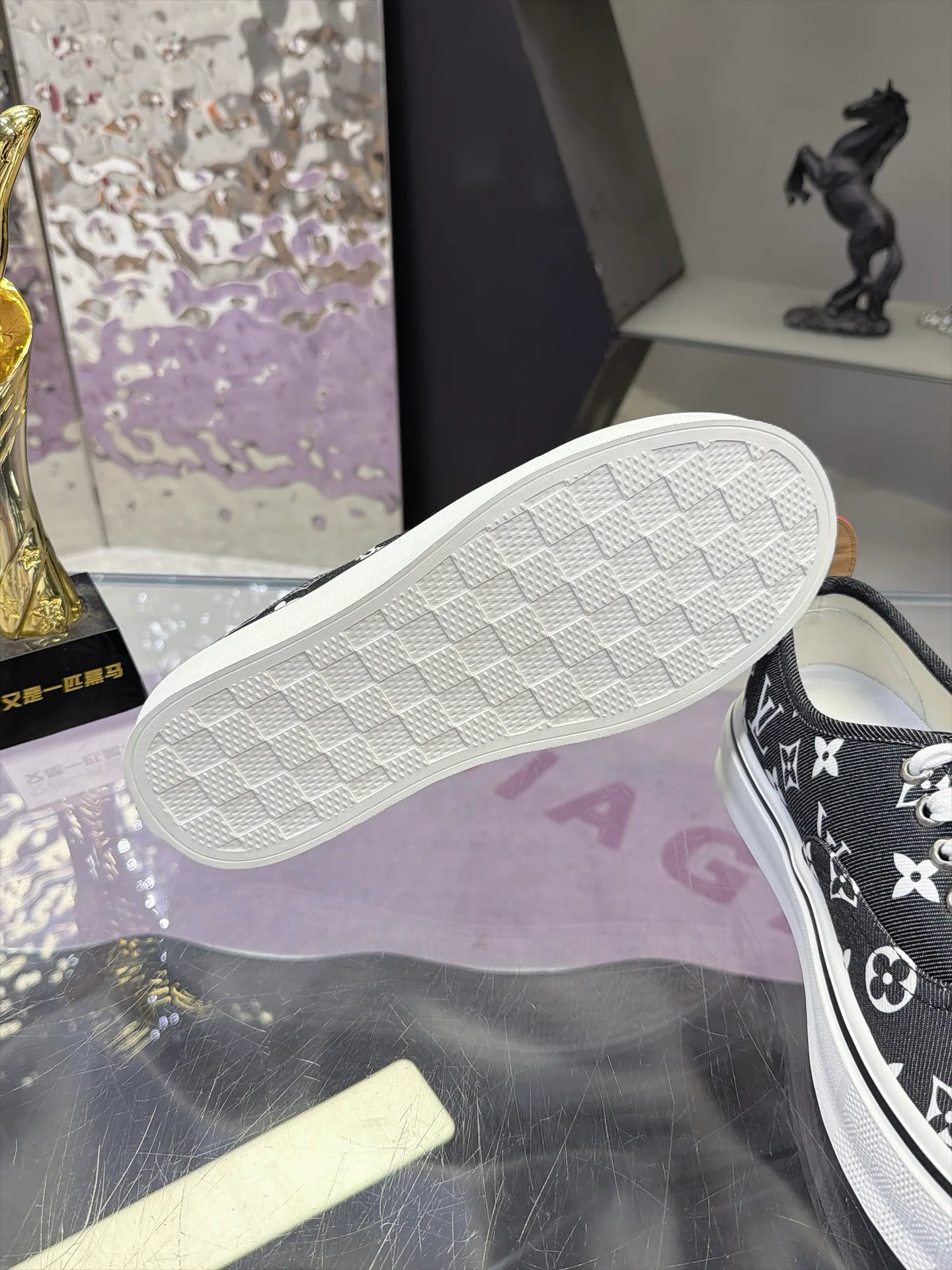 Кроссовки Мужские Louis Vuitton 17930908
