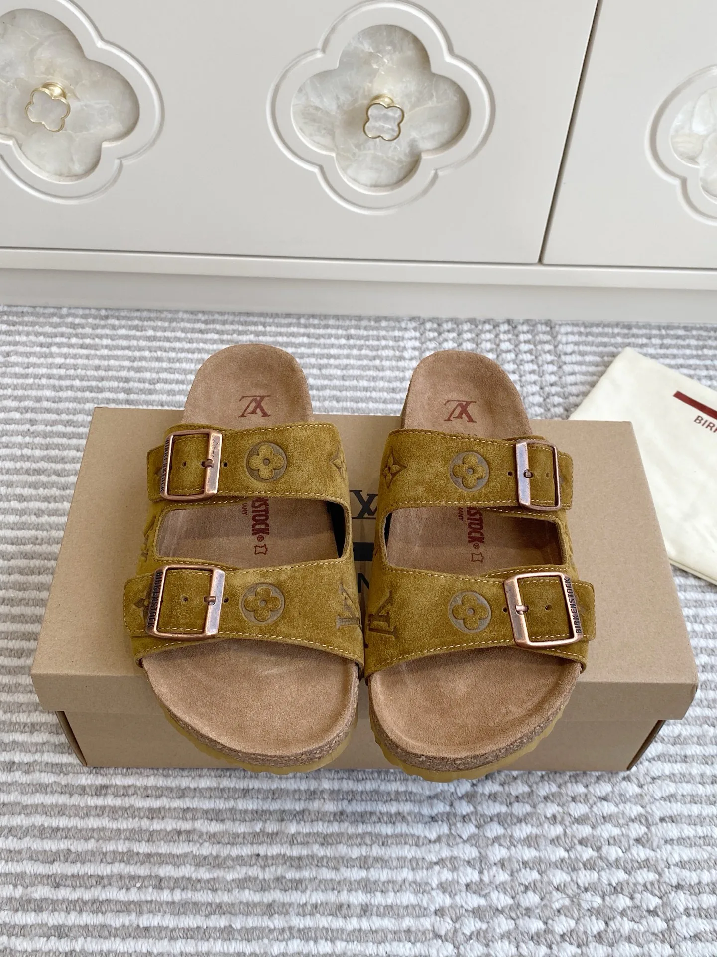 Шлепанцы Женские Louis Vuitton 11599278