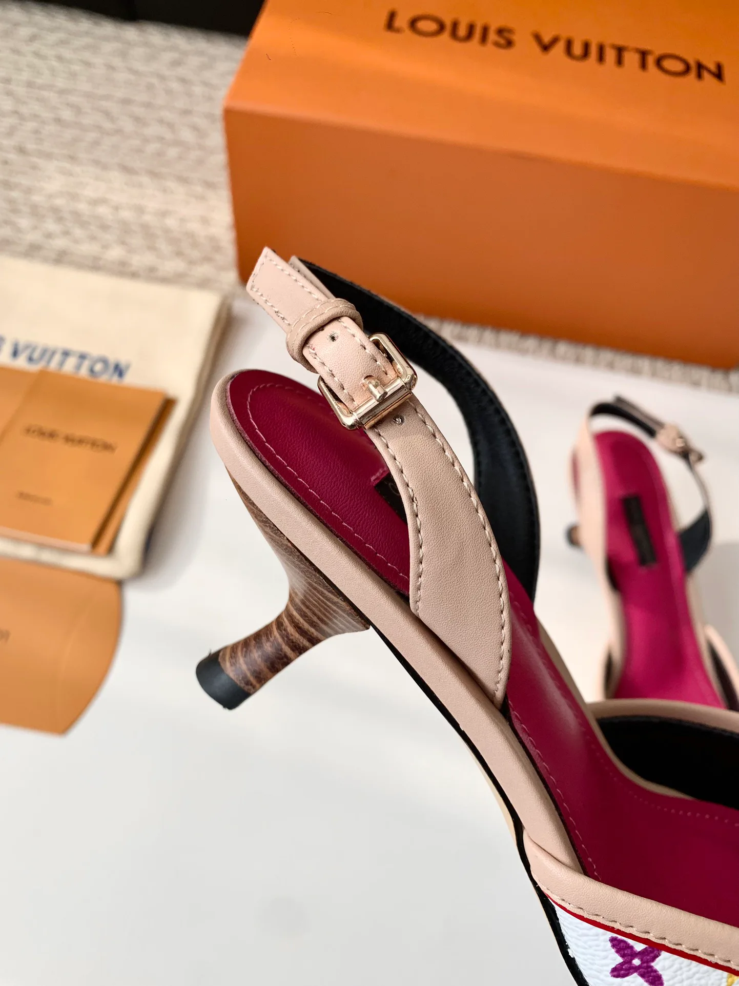Босоножки Женские Louis Vuitton 11263777
