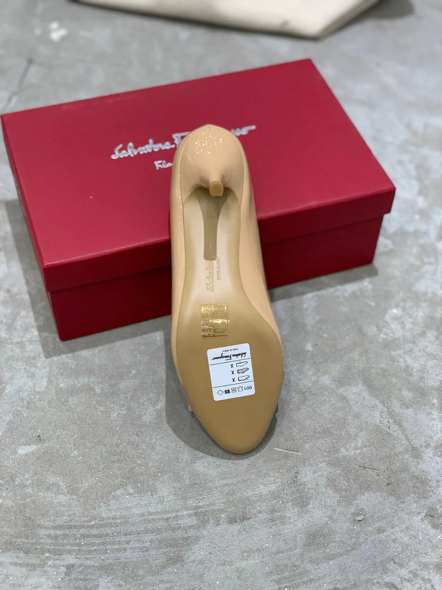 Туфли Женские Salvatore Ferragamo 18340718