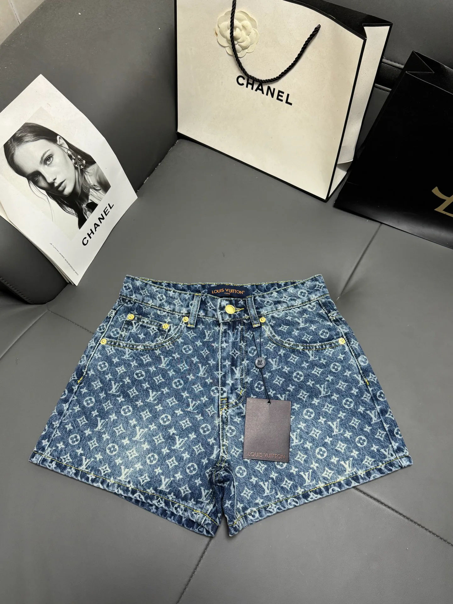 Шорты Женские Louis Vuitton 6056906