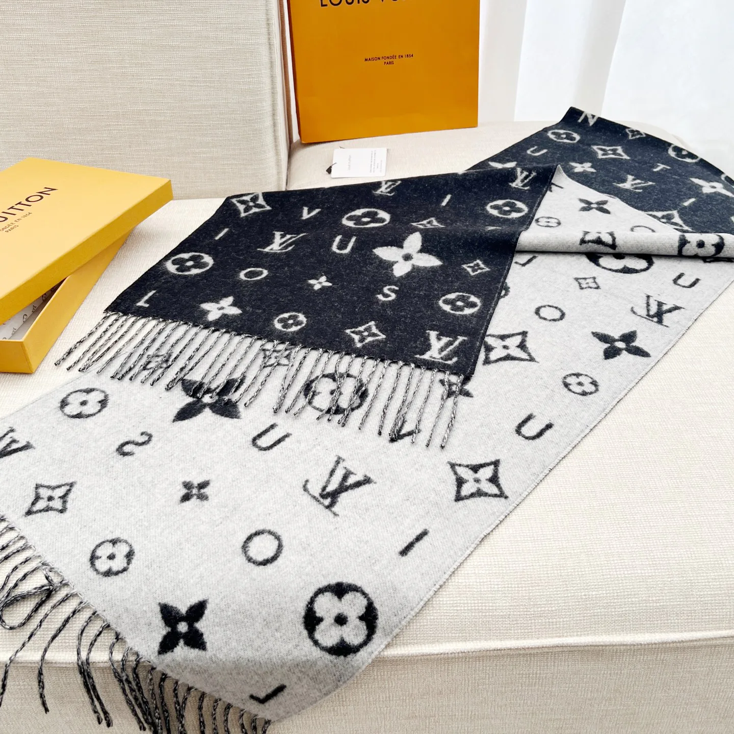 Шарфы Louis Vuitton 18261912