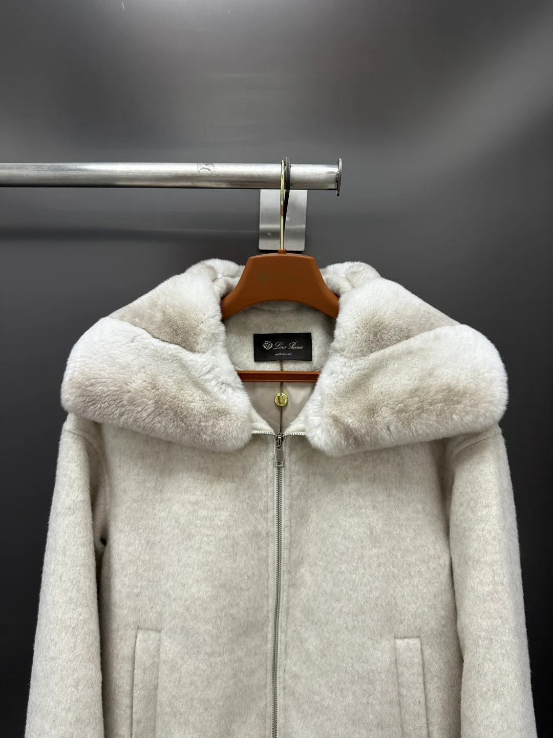 Куртки И Пуховики Женские Loro Piana 18702452