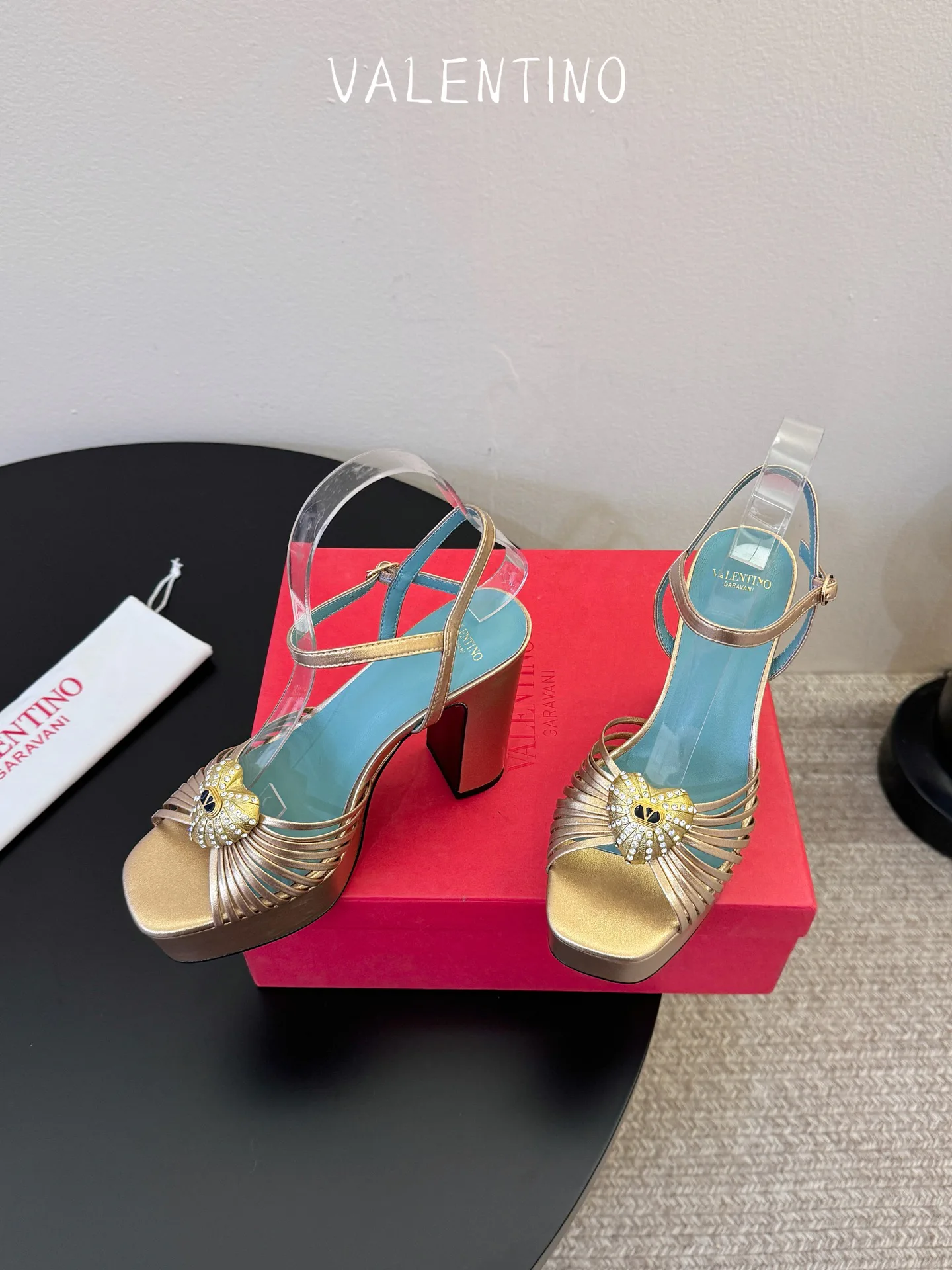 Босоножки Женские Valentino 17396953