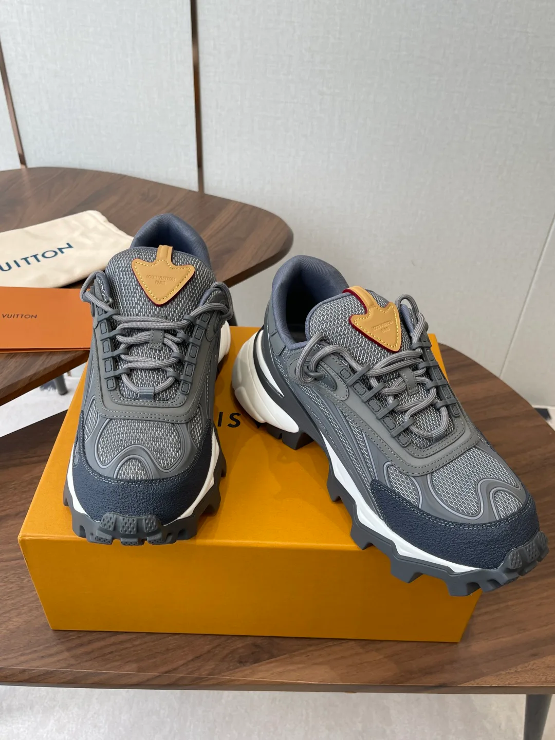 Кроссовки Мужские Louis Vuitton 11966339
