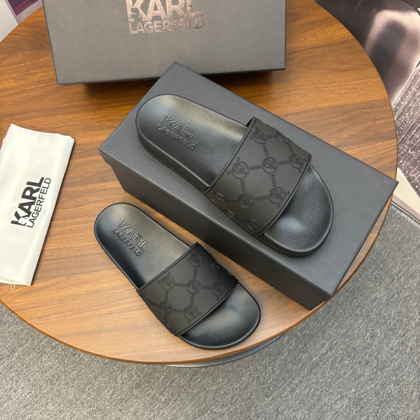 Шлепанцы Женские Karl Lagerfeld 10662671