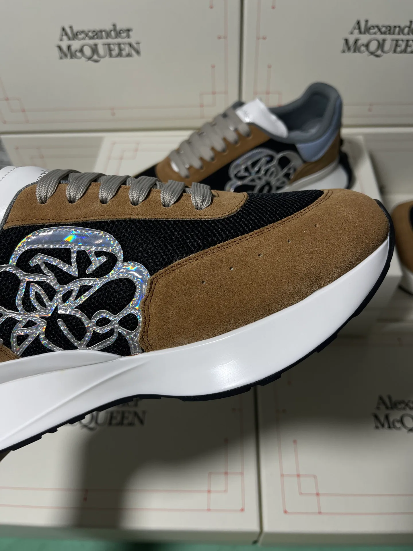 Кроссовки Женские Alexander Mcqueen 18616781