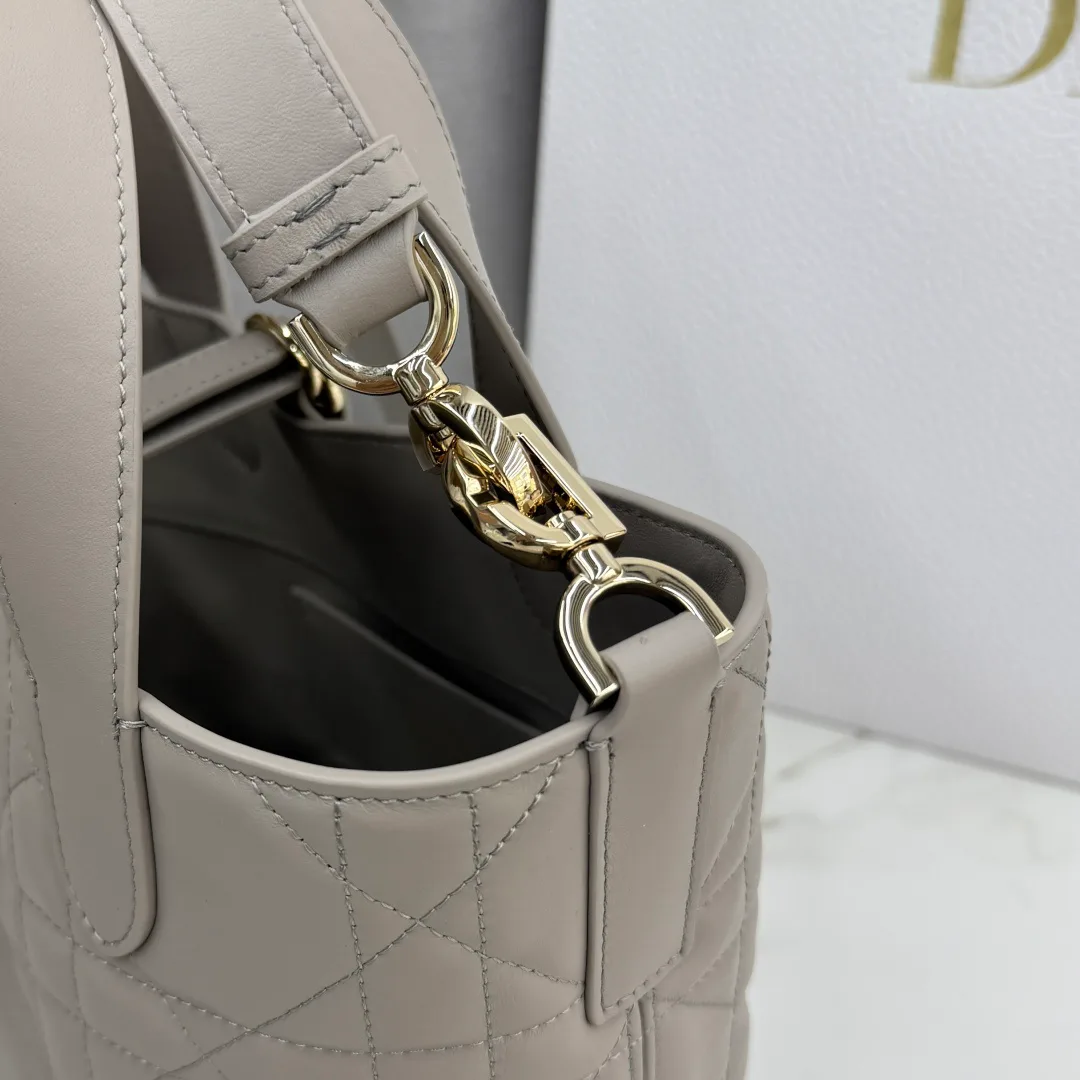 Классические Сумки Женские Christian Dior 12594807