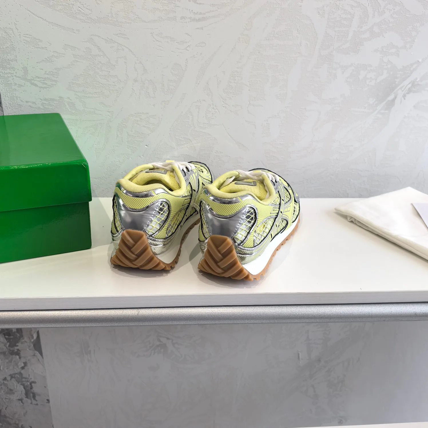 Кроссовки Женские Bottega Veneta 11677123