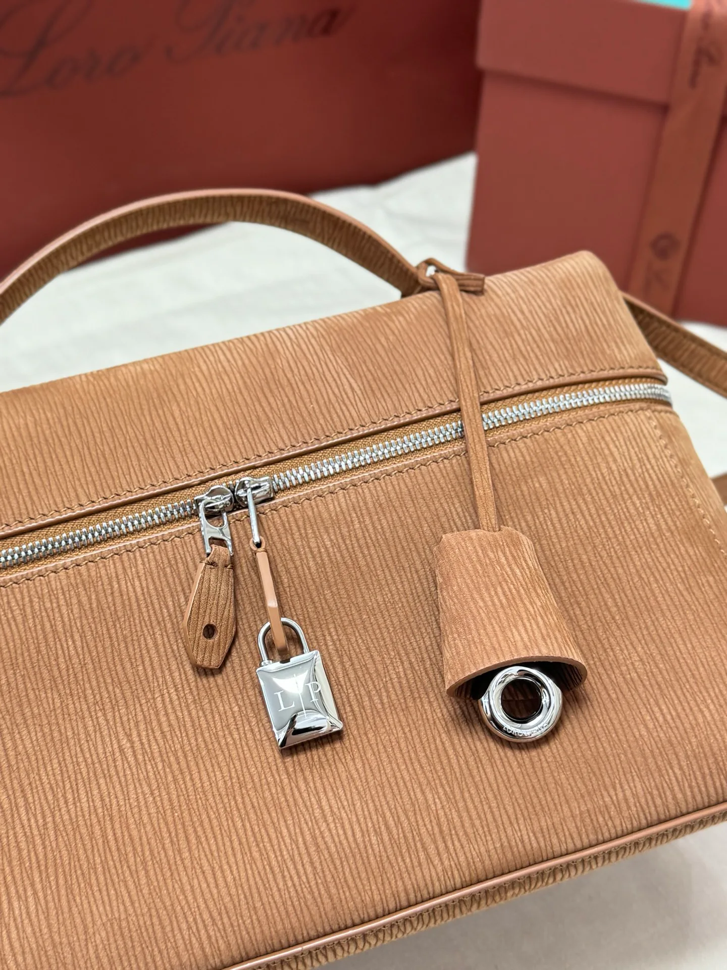 Классические Сумки Женские Loro Piana 17565038