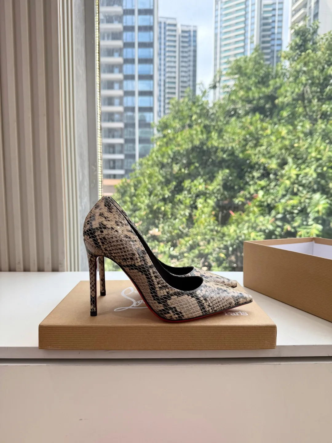 Туфли Женские Christian Louboutin 19673678