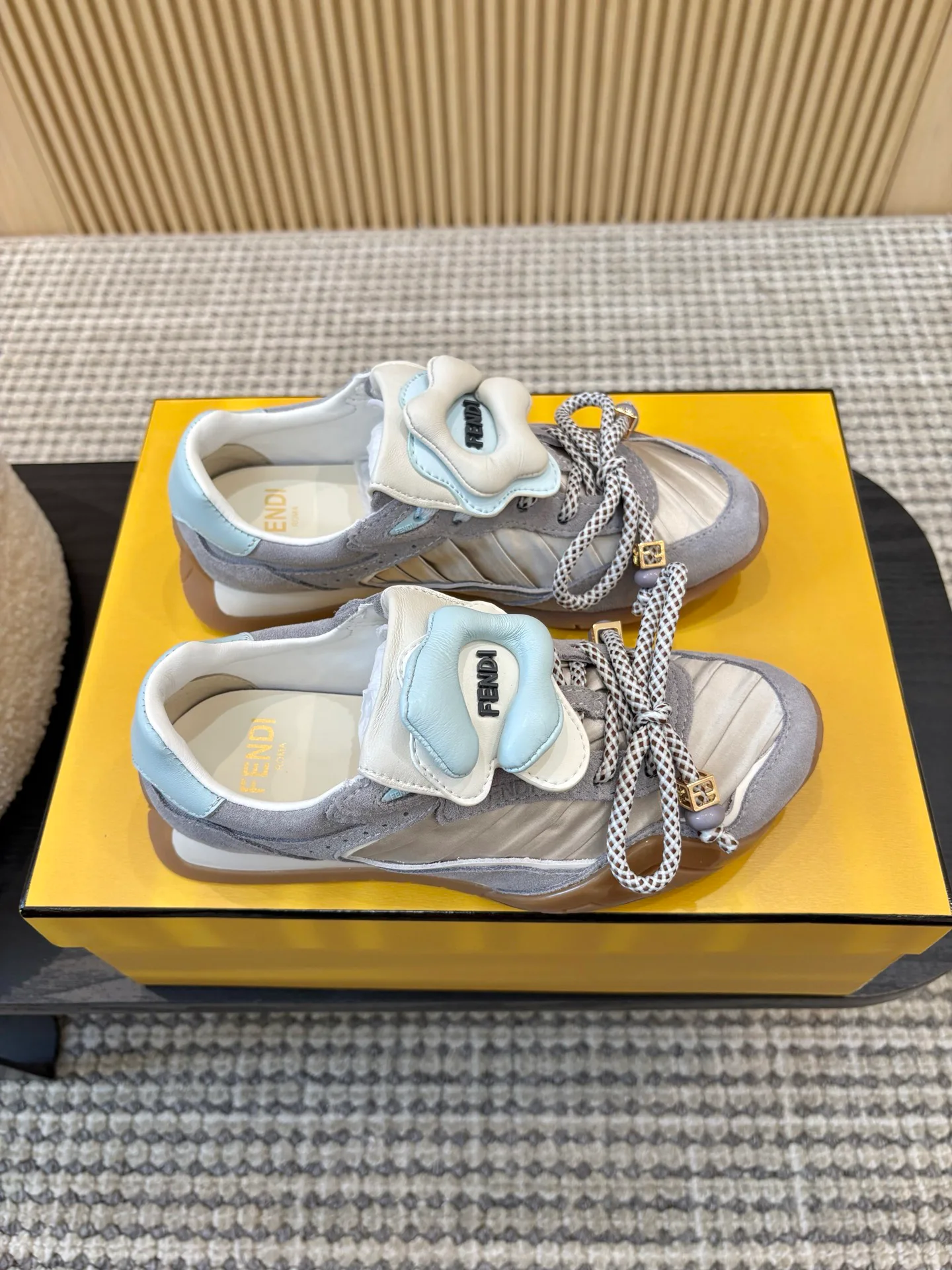 Кроссовки Женские Fendi 11676206