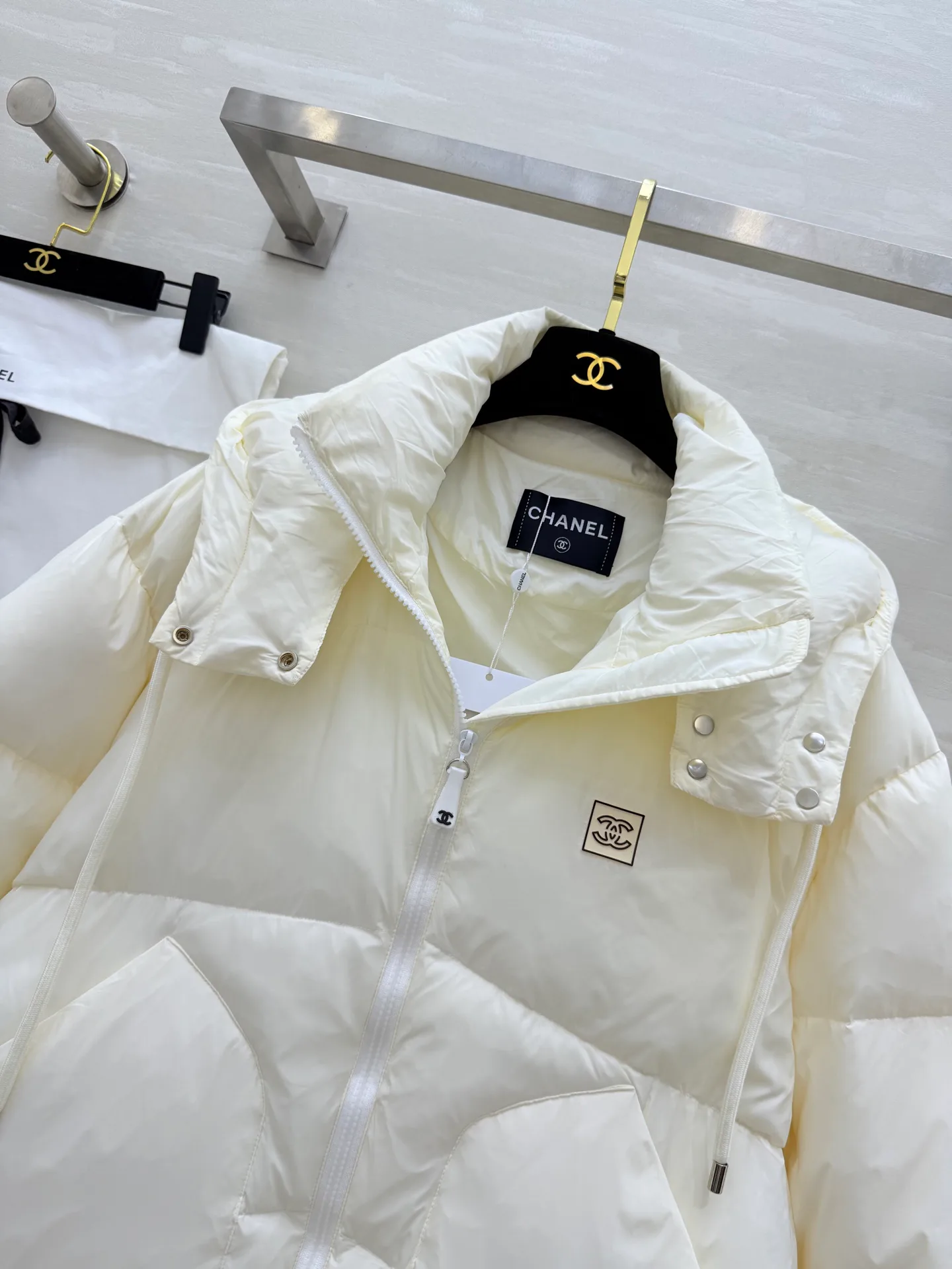 Куртки И Пуховики Женские Chanel 600335