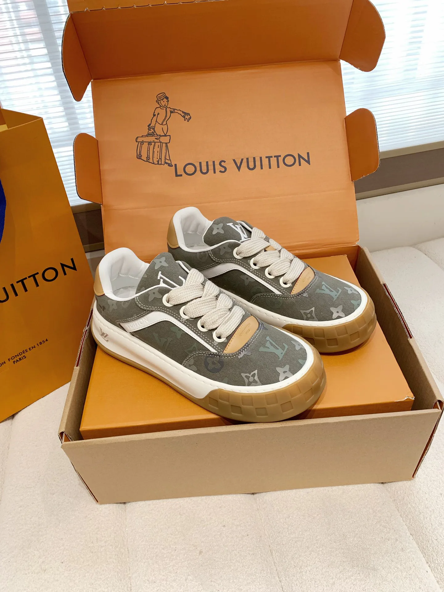 Кеды Женские Louis Vuitton 13183742