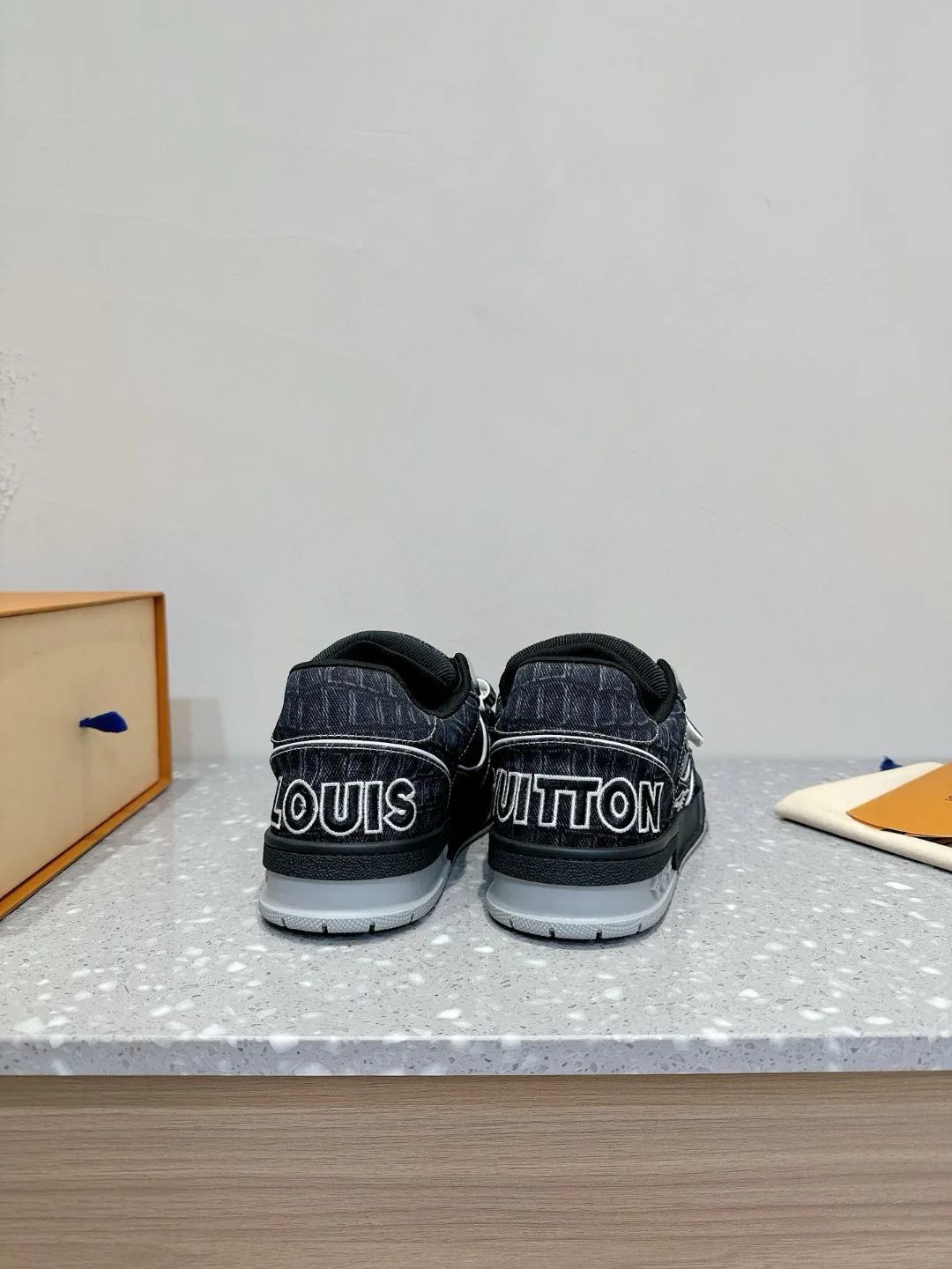 Кроссовки Женские Louis Vuitton 1894775