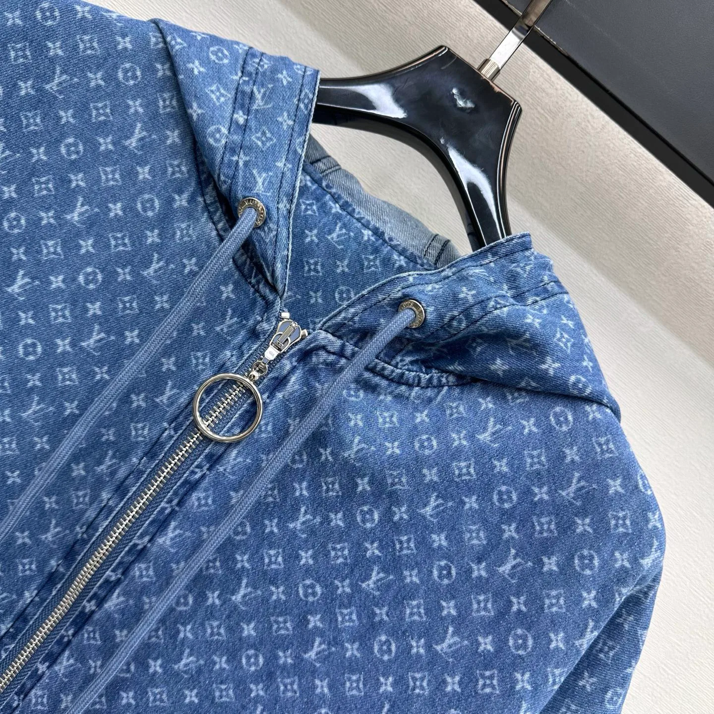 Куртки И Пуховики Женские Louis Vuitton 17392650