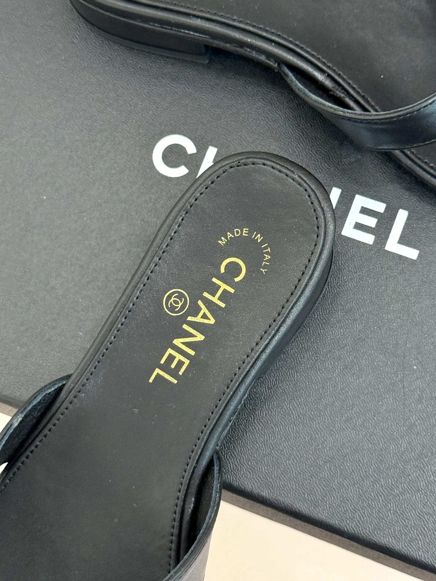 Шлепанцы Женские Chanel 17724126