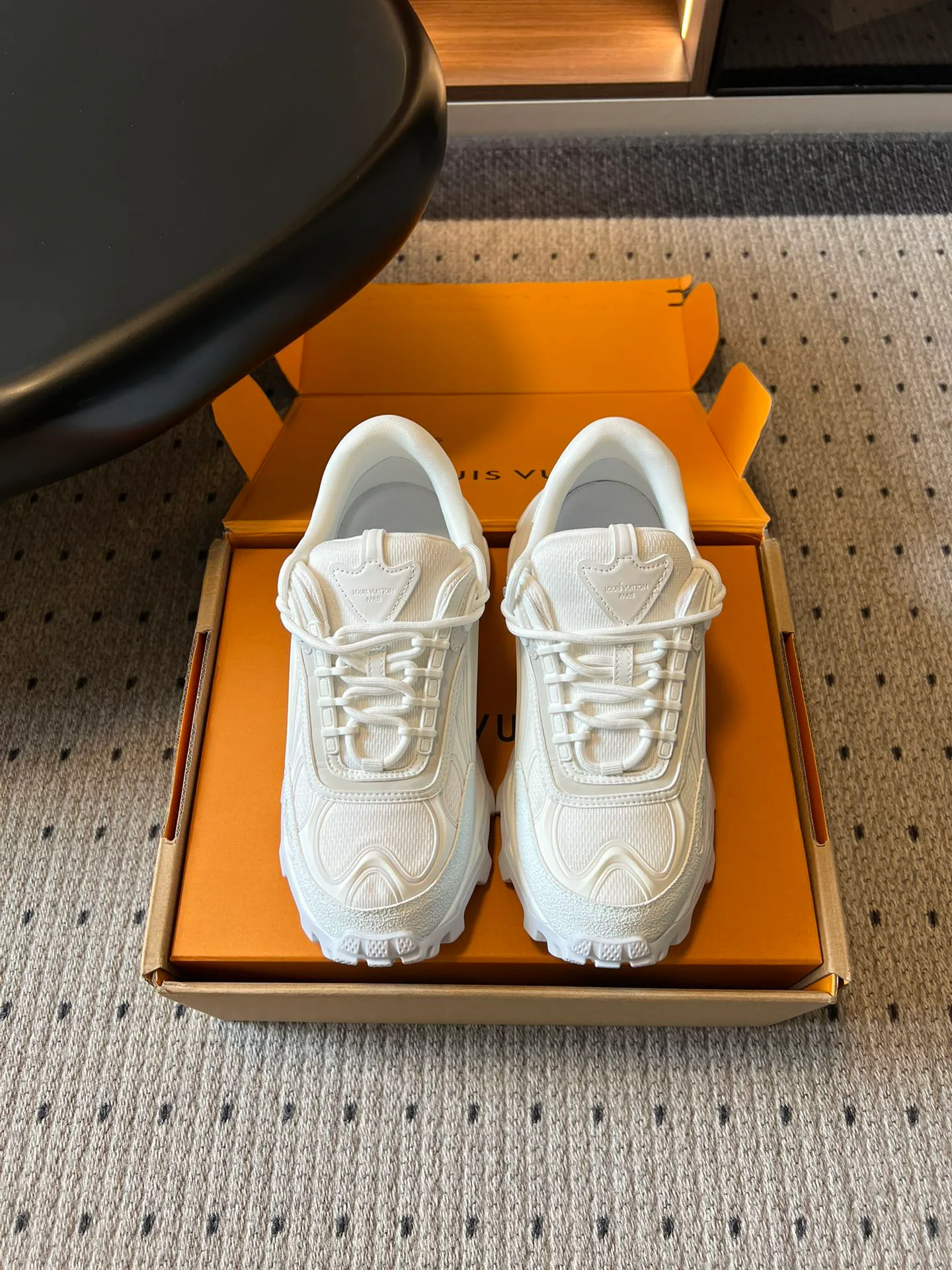 Кроссовки Женские Louis Vuitton 13368291