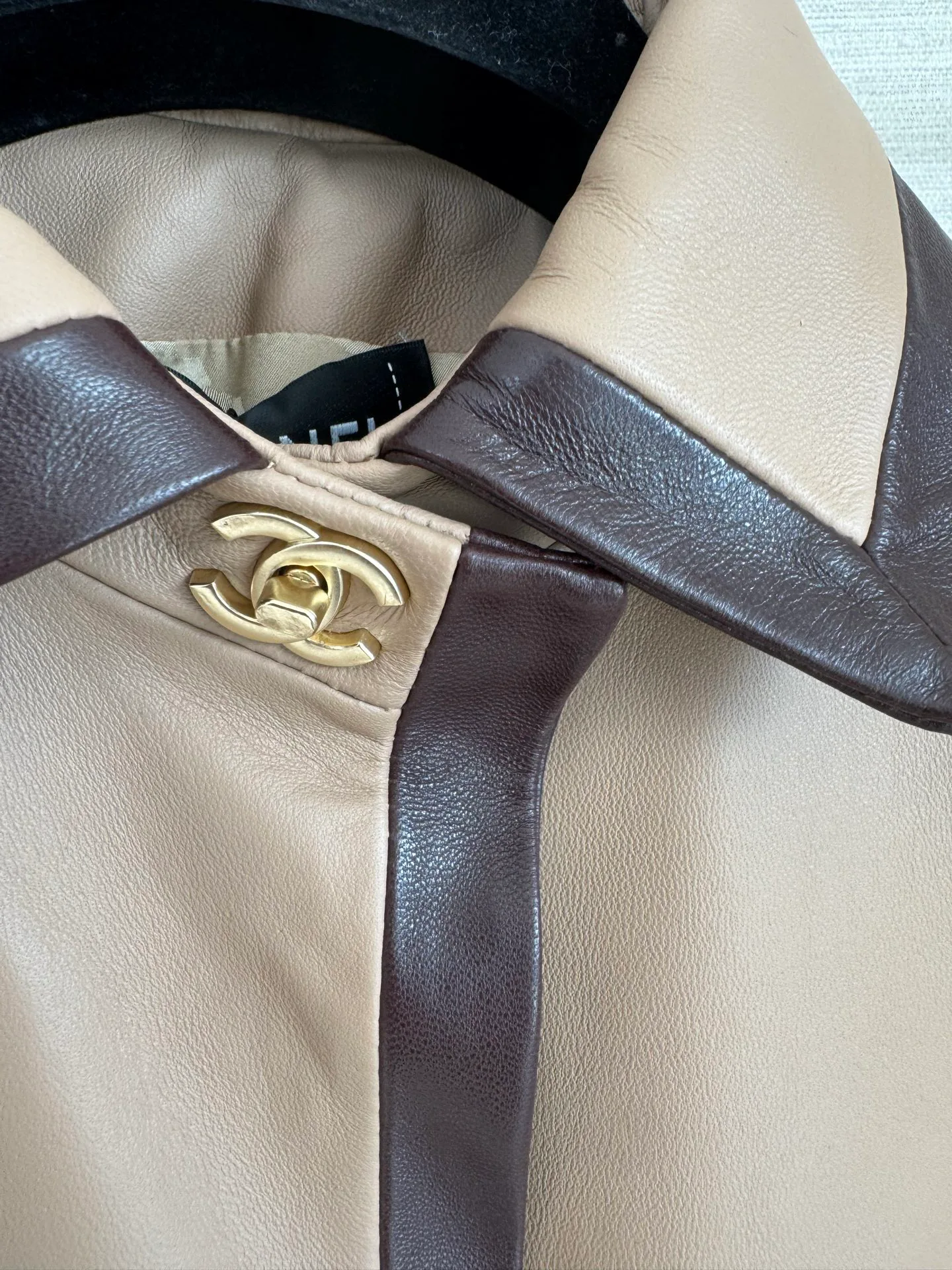 Кожаные Куртки И Дублёнки Женские Chanel 17925708