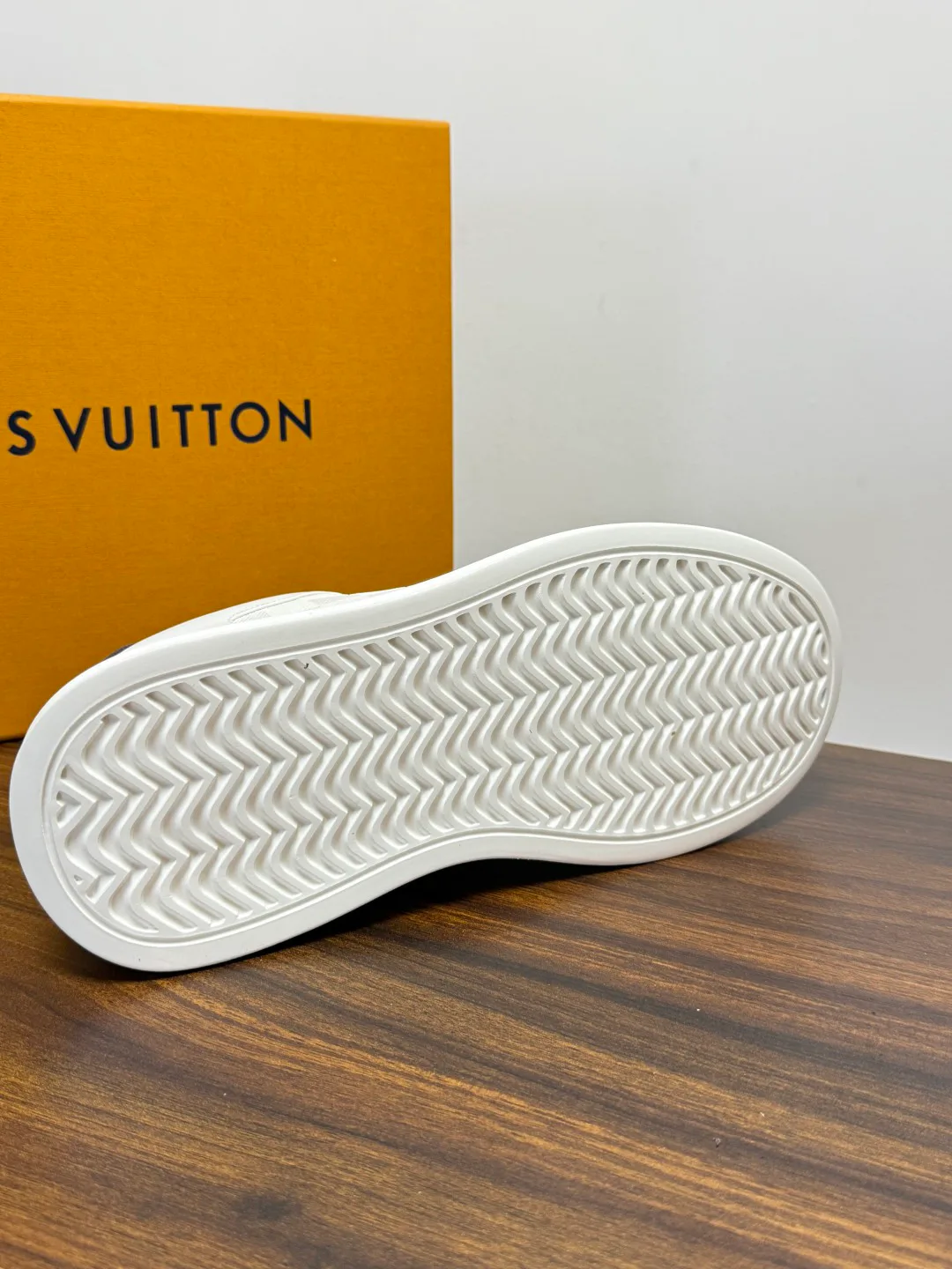 Кроссовки Мужские Louis Vuitton 19569390