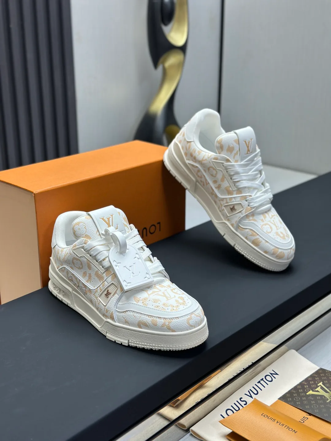 Кроссовки Женские Louis Vuitton 10646365