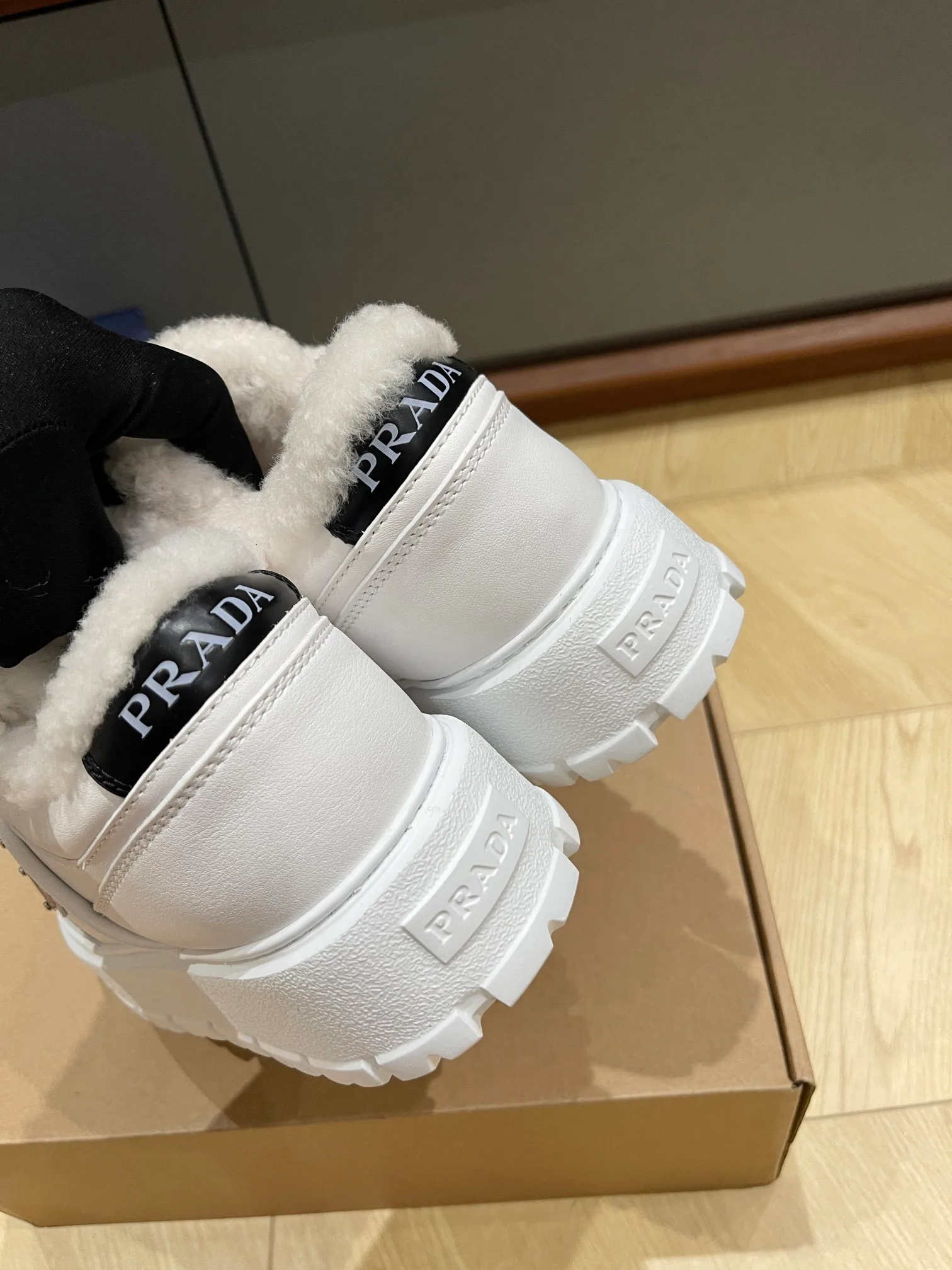 Кроссовки Женские Prada 1138305