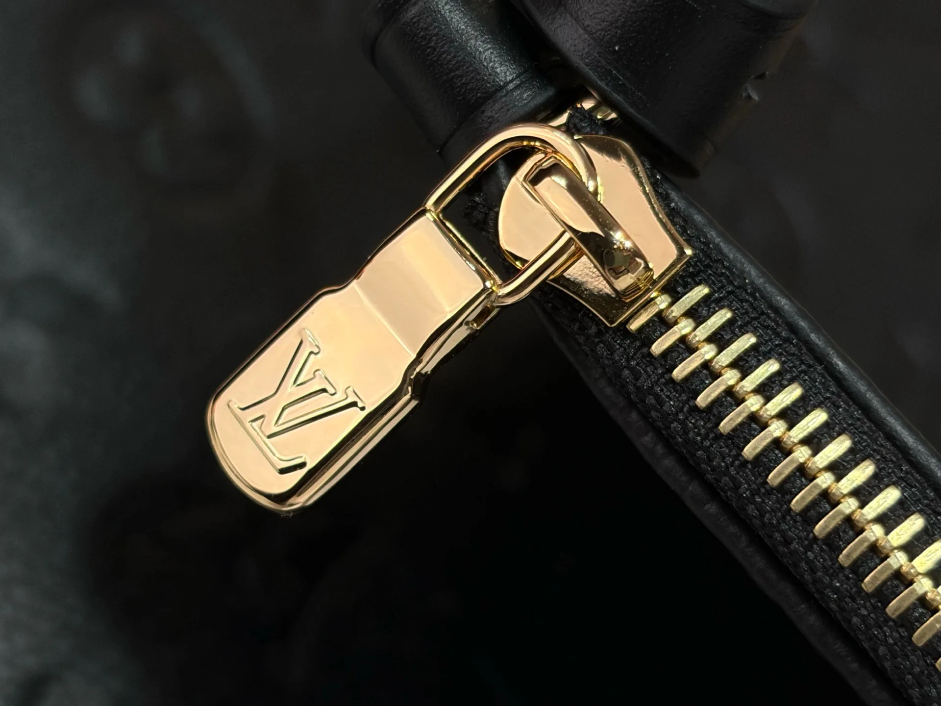 Классические Сумки Женские Louis Vuitton 17499364