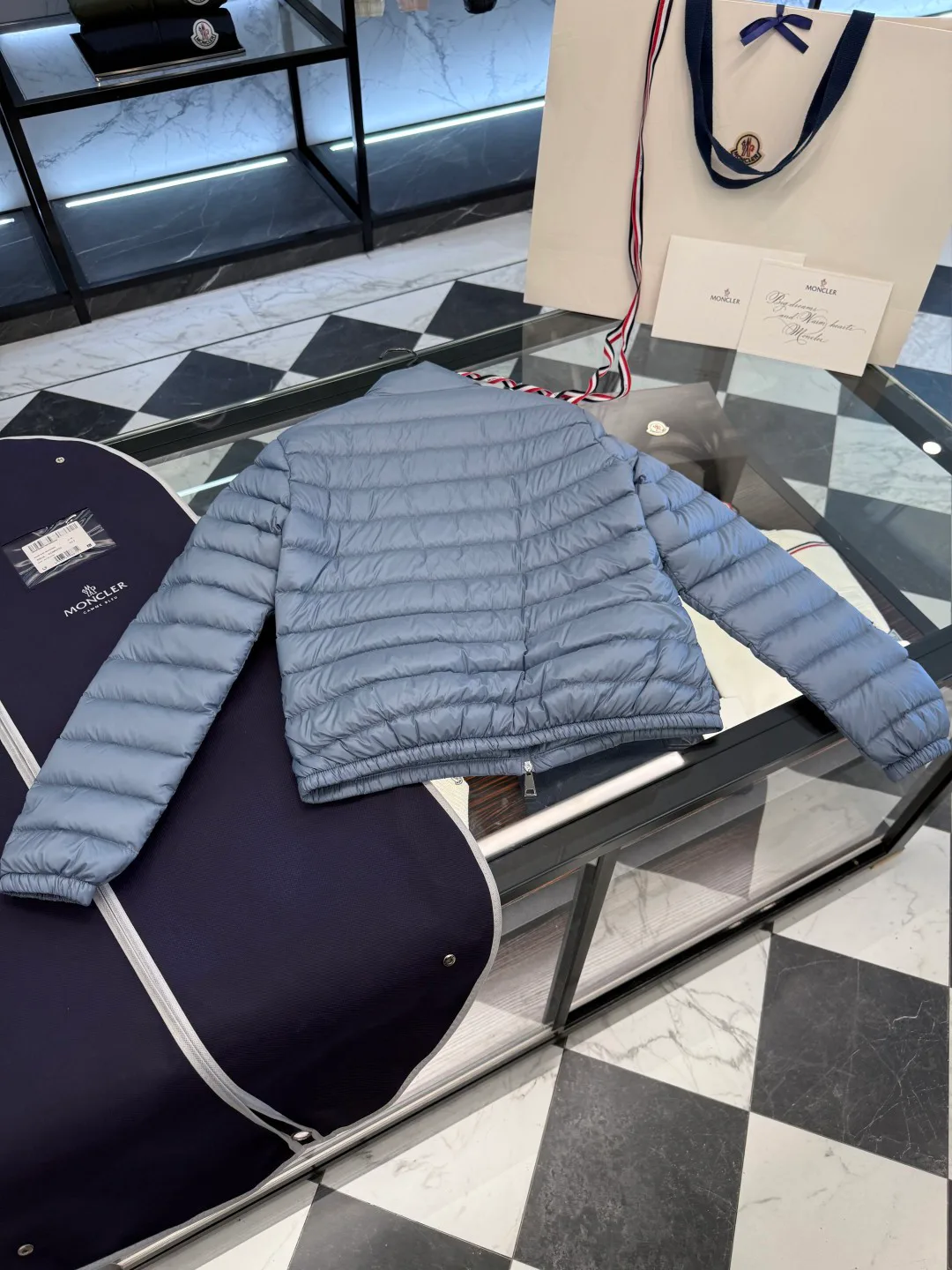 Куртки И Пуховики Женские Moncler 18989598