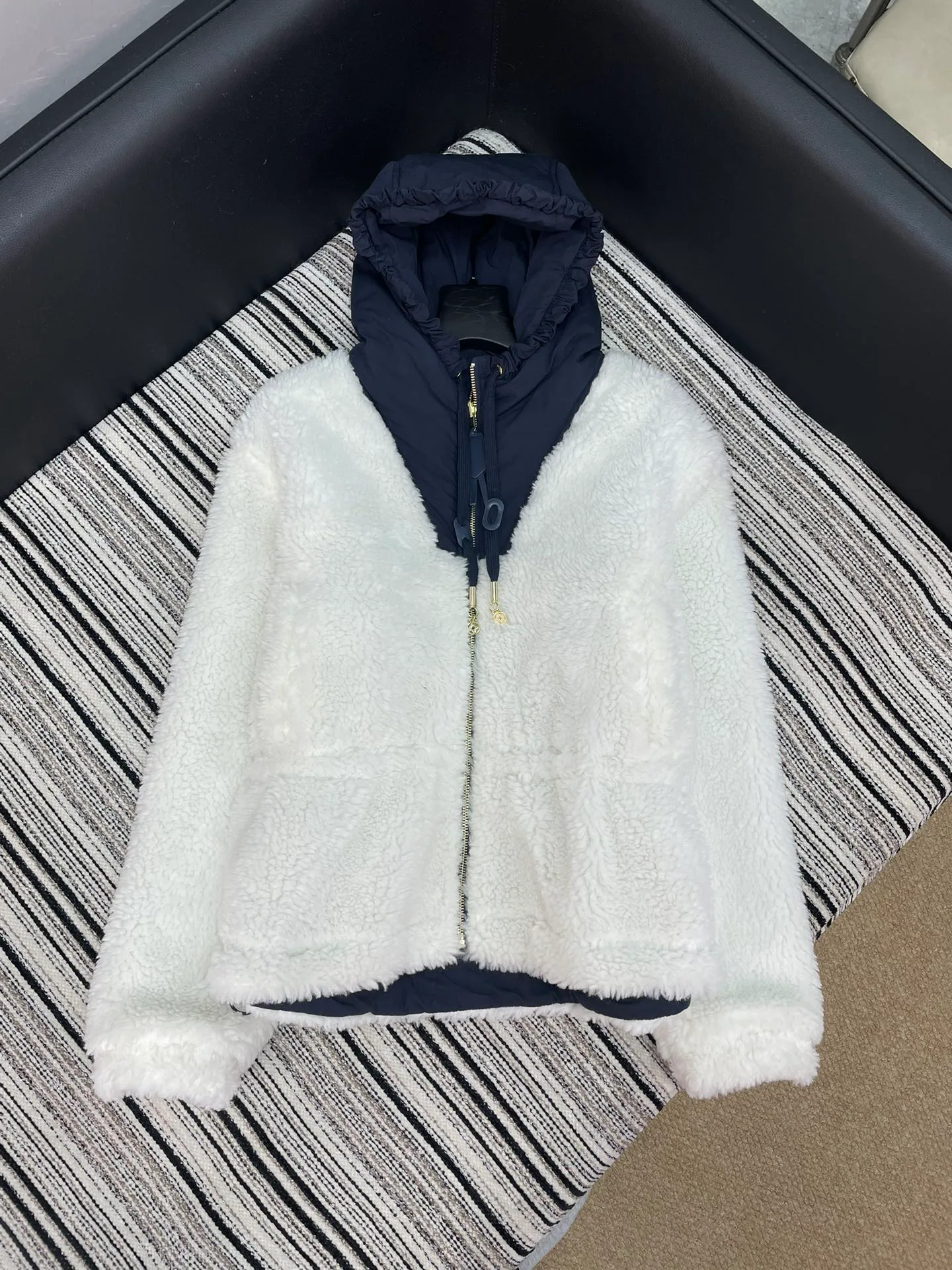 Куртки И Пуховики Женские Louis Vuitton 882550