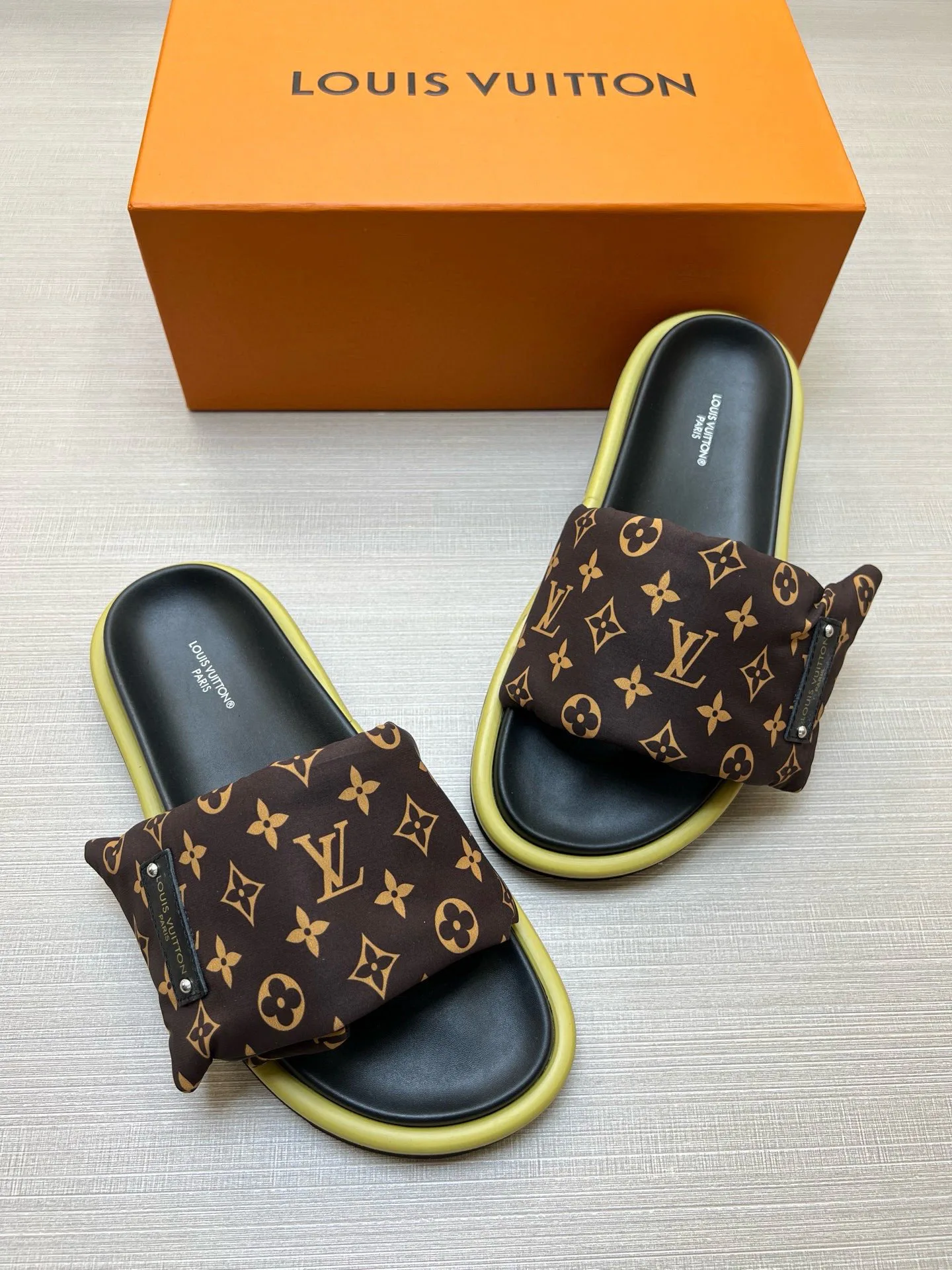 Шлепанцы Женские Louis Vuitton 9801575