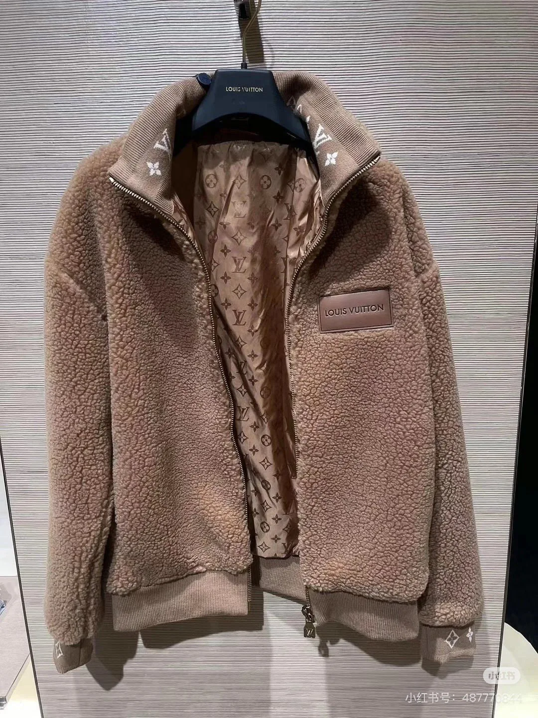 Куртки И Пуховики Женские Louis Vuitton 95372