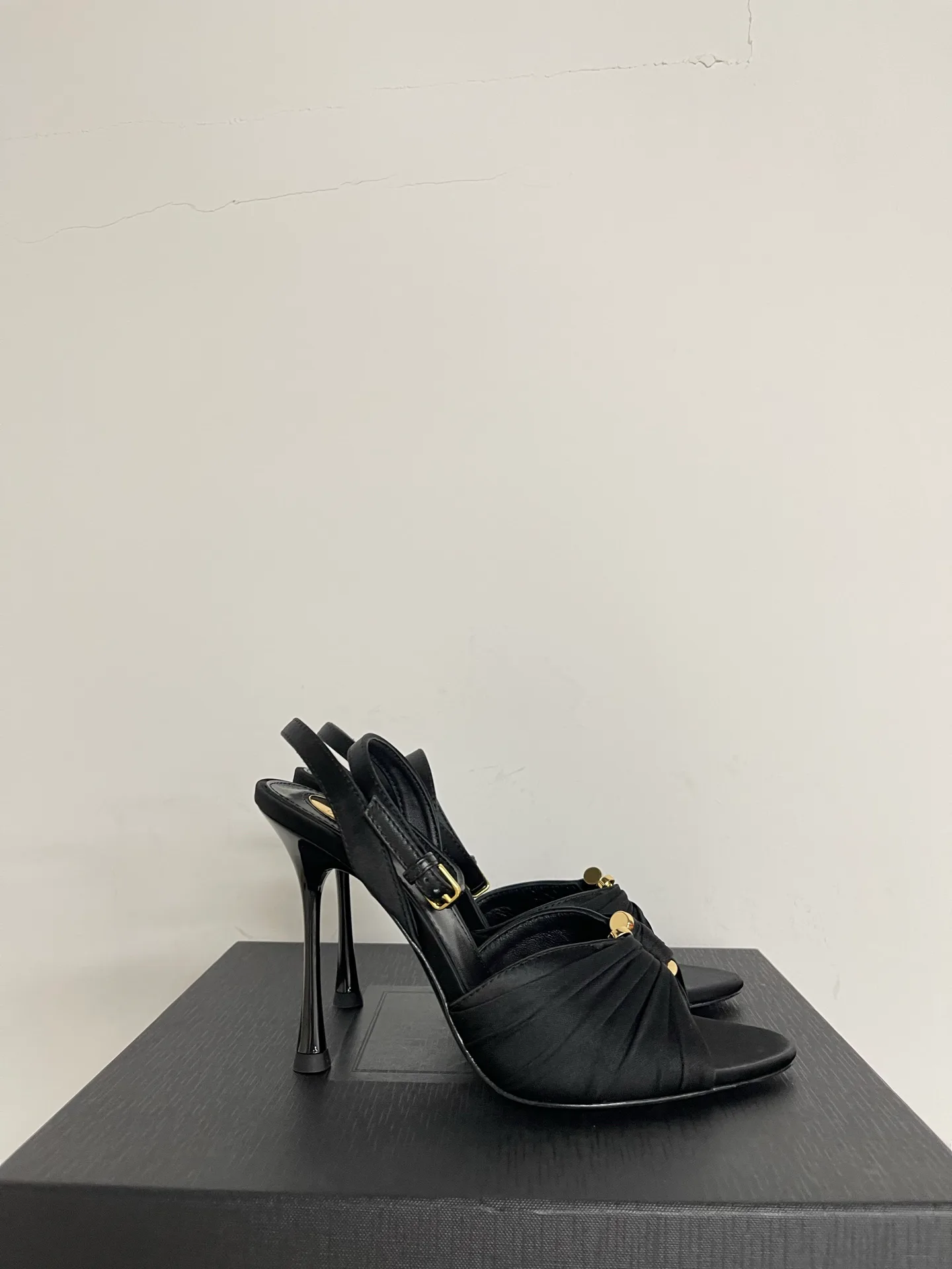 Босоножки Женские Saint Laurent 19686