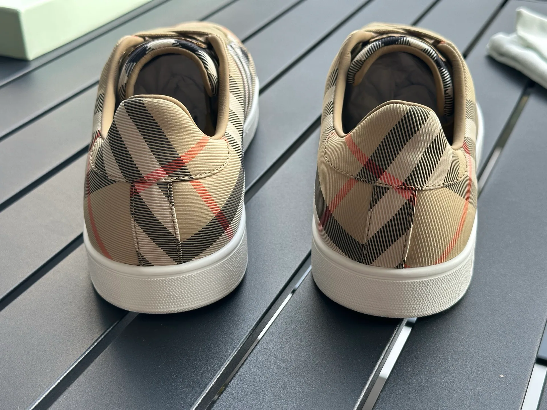 Кроссовки Женские Burberry 17420312