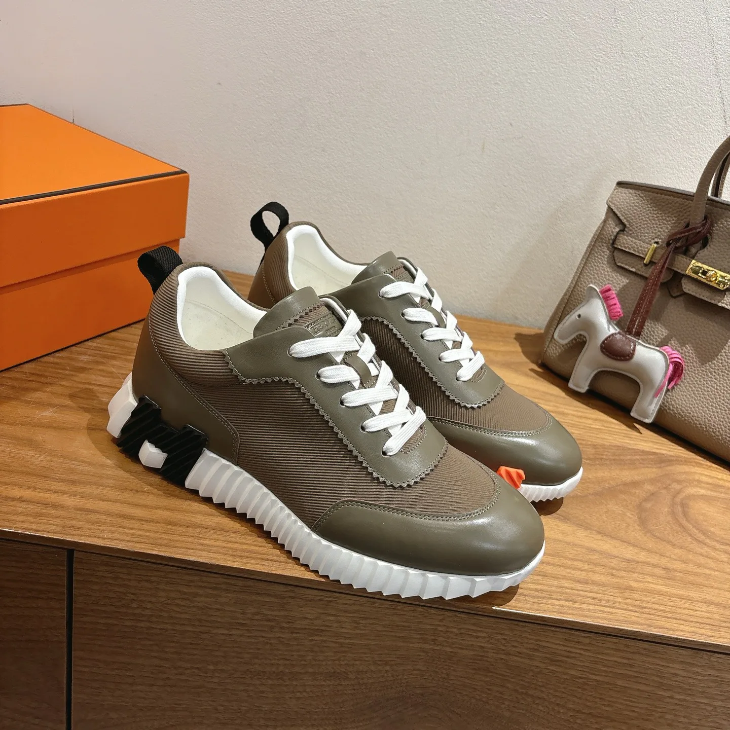 Кроссовки Женские Hermes 18729609