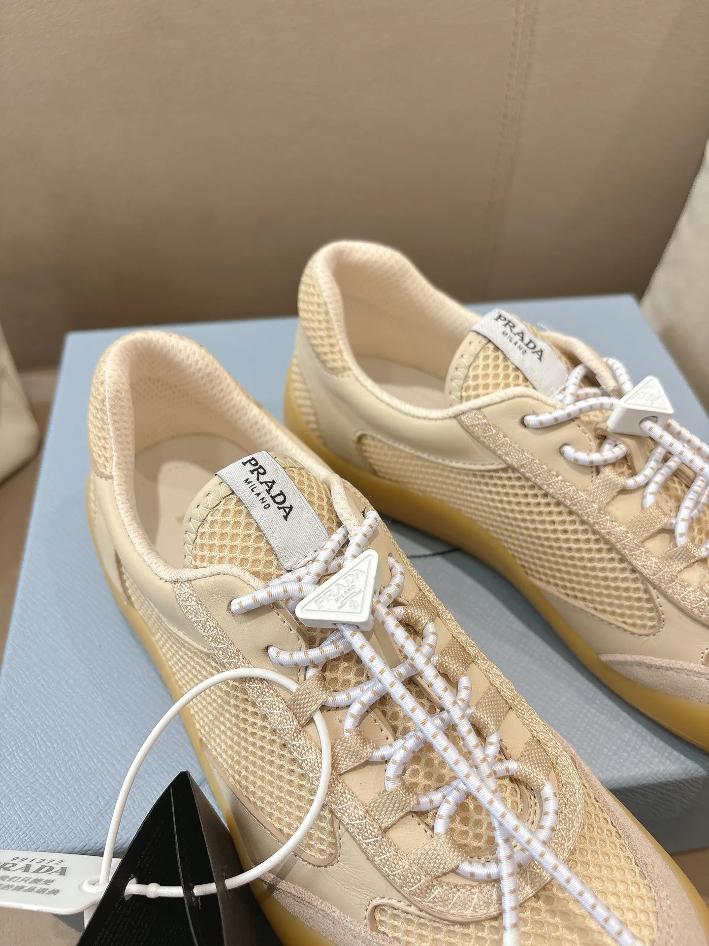 Кроссовки Женские Prada 11410373
