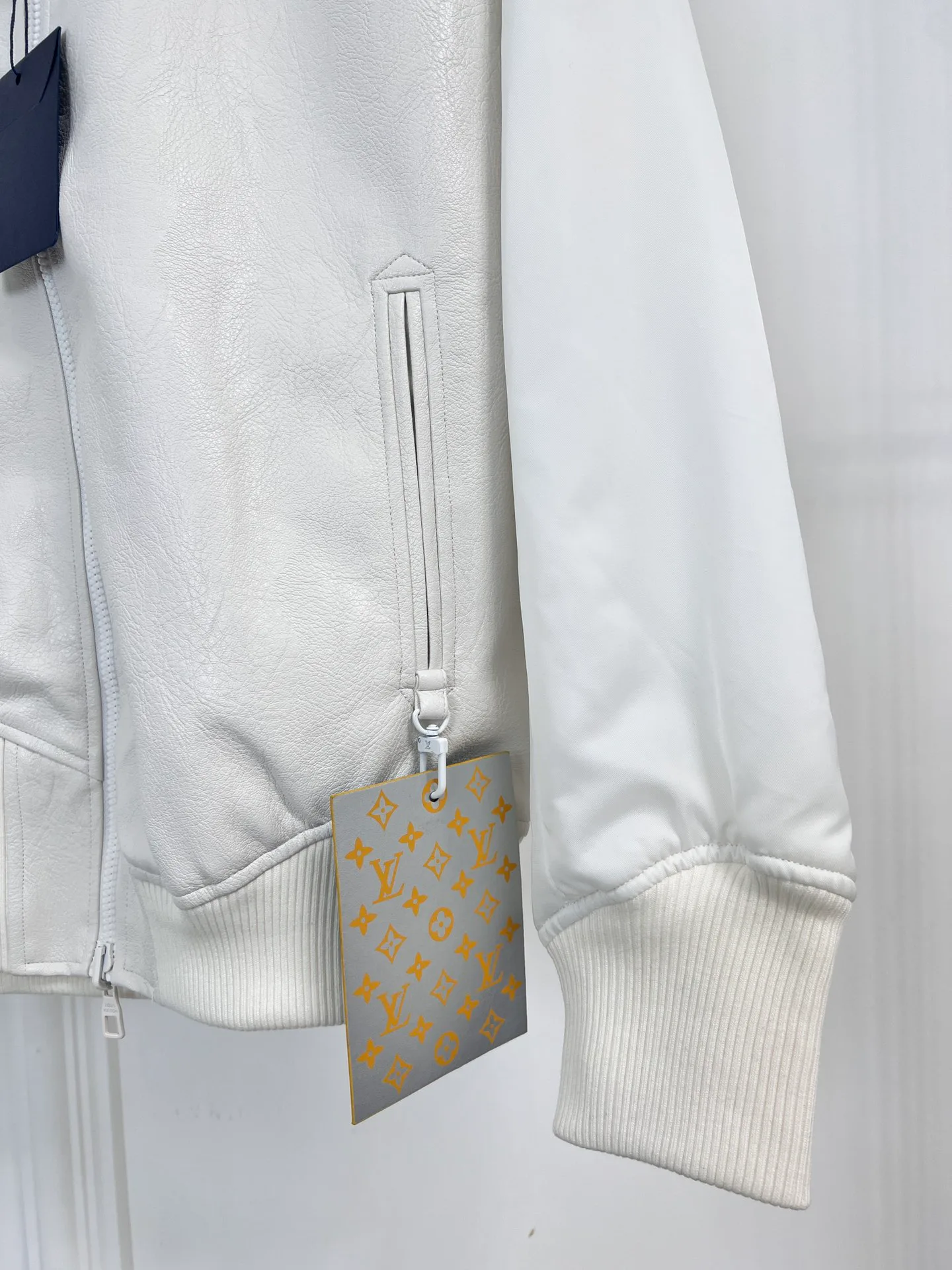 Куртки Женские Louis Vuitton Куртки Женские Louis Vuitton