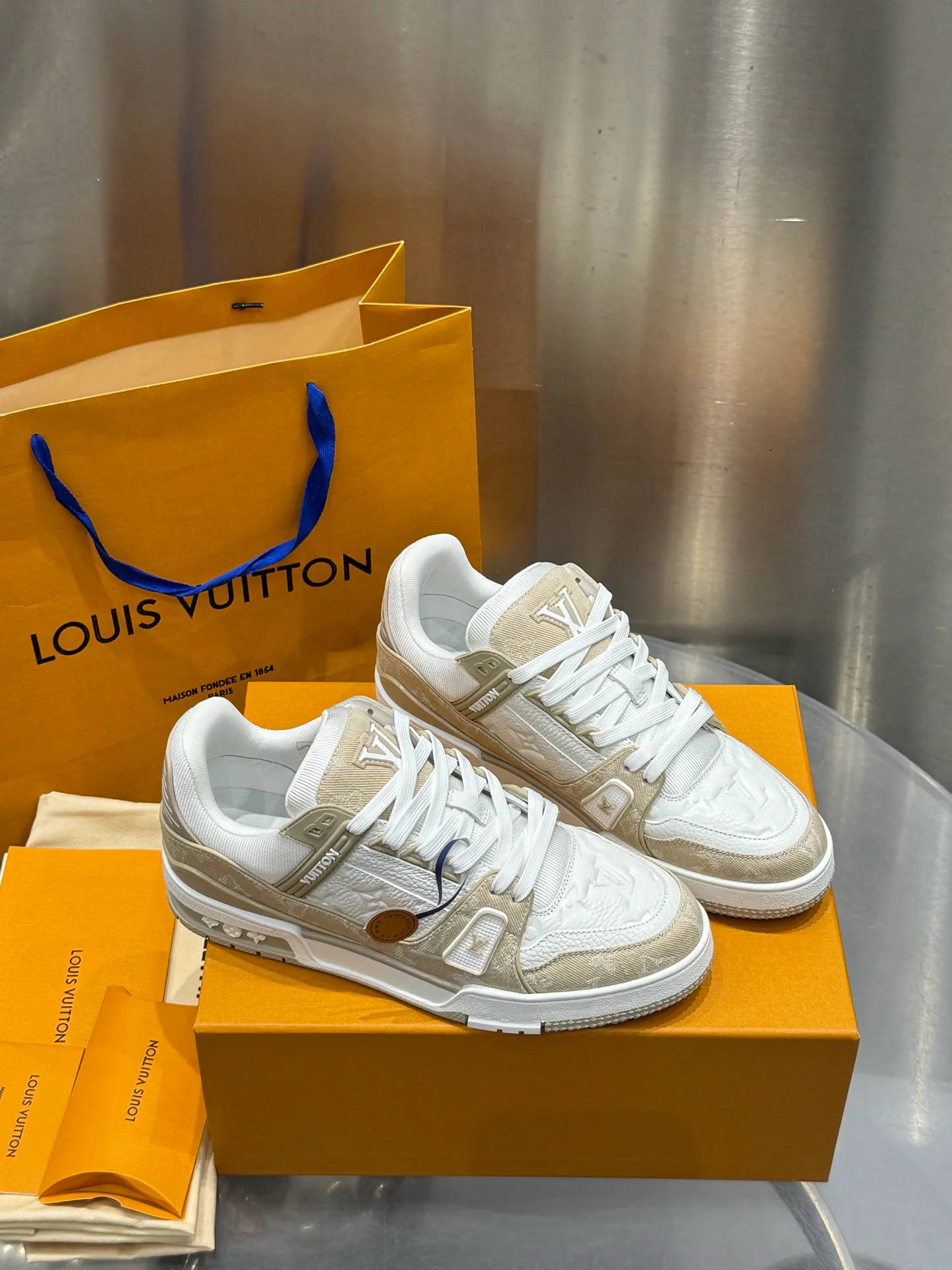 Кроссовки Женские Louis Vuitton 19073344