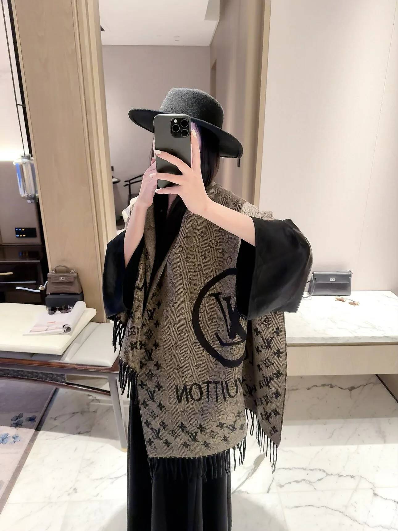Шарфы Louis Vuitton 18322561