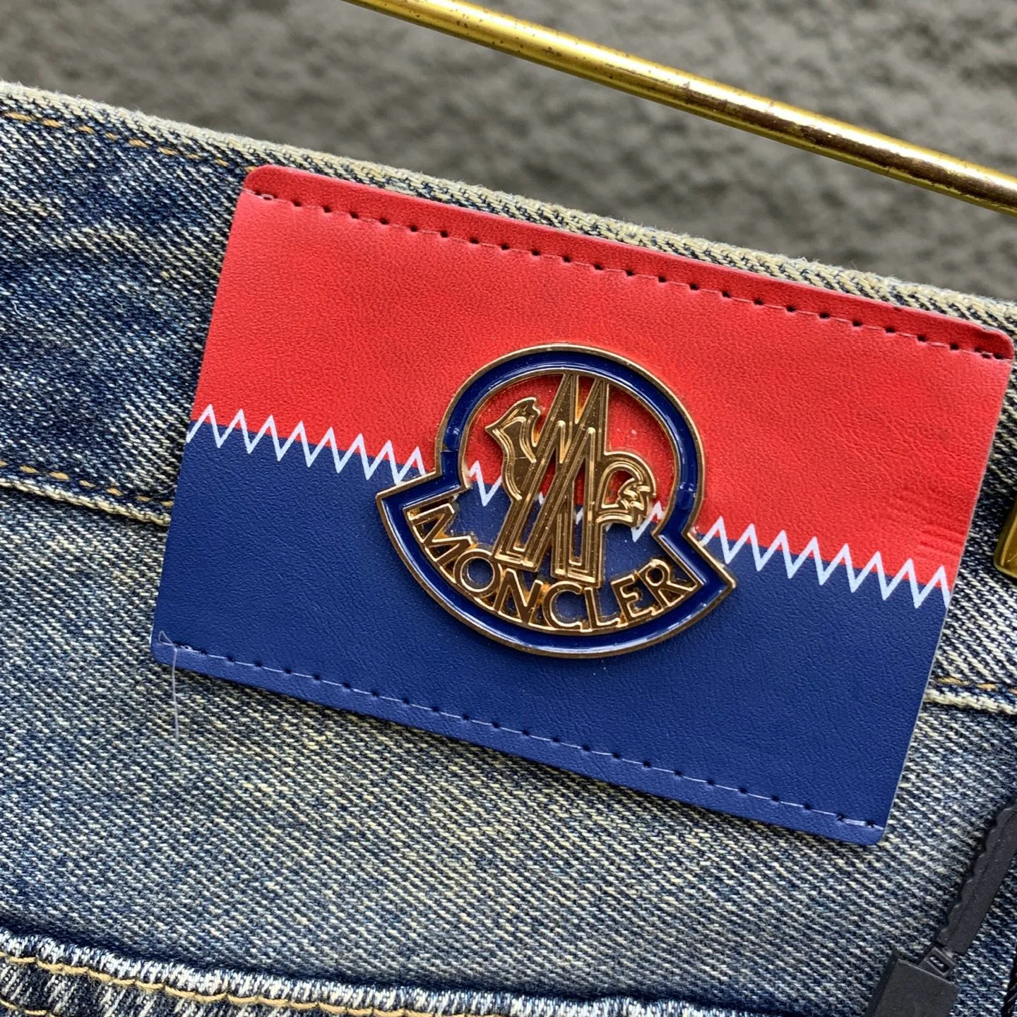 Джинсы Мужские Moncler 18296261
