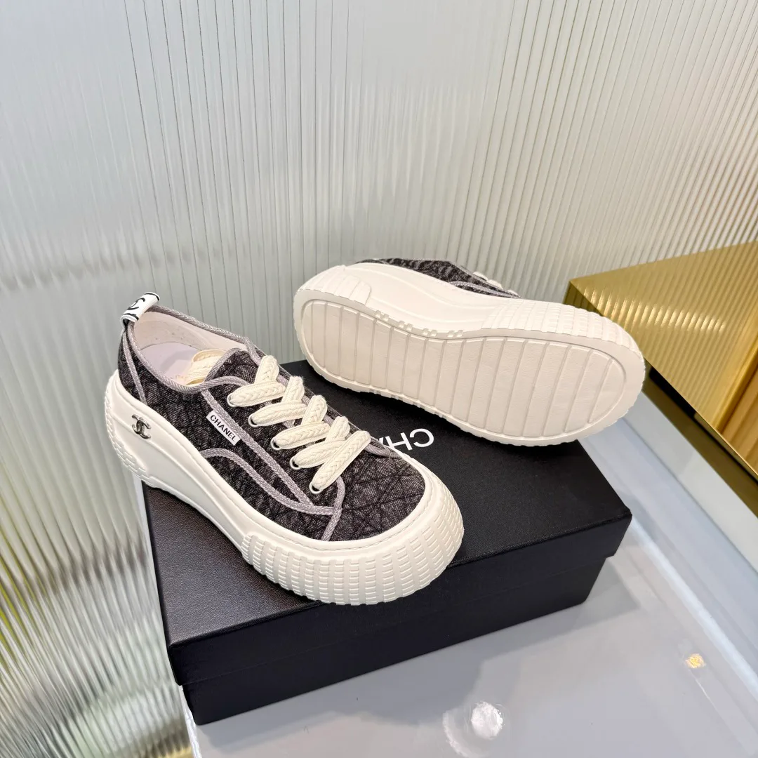 Кроссовки Женские Chanel 18366988