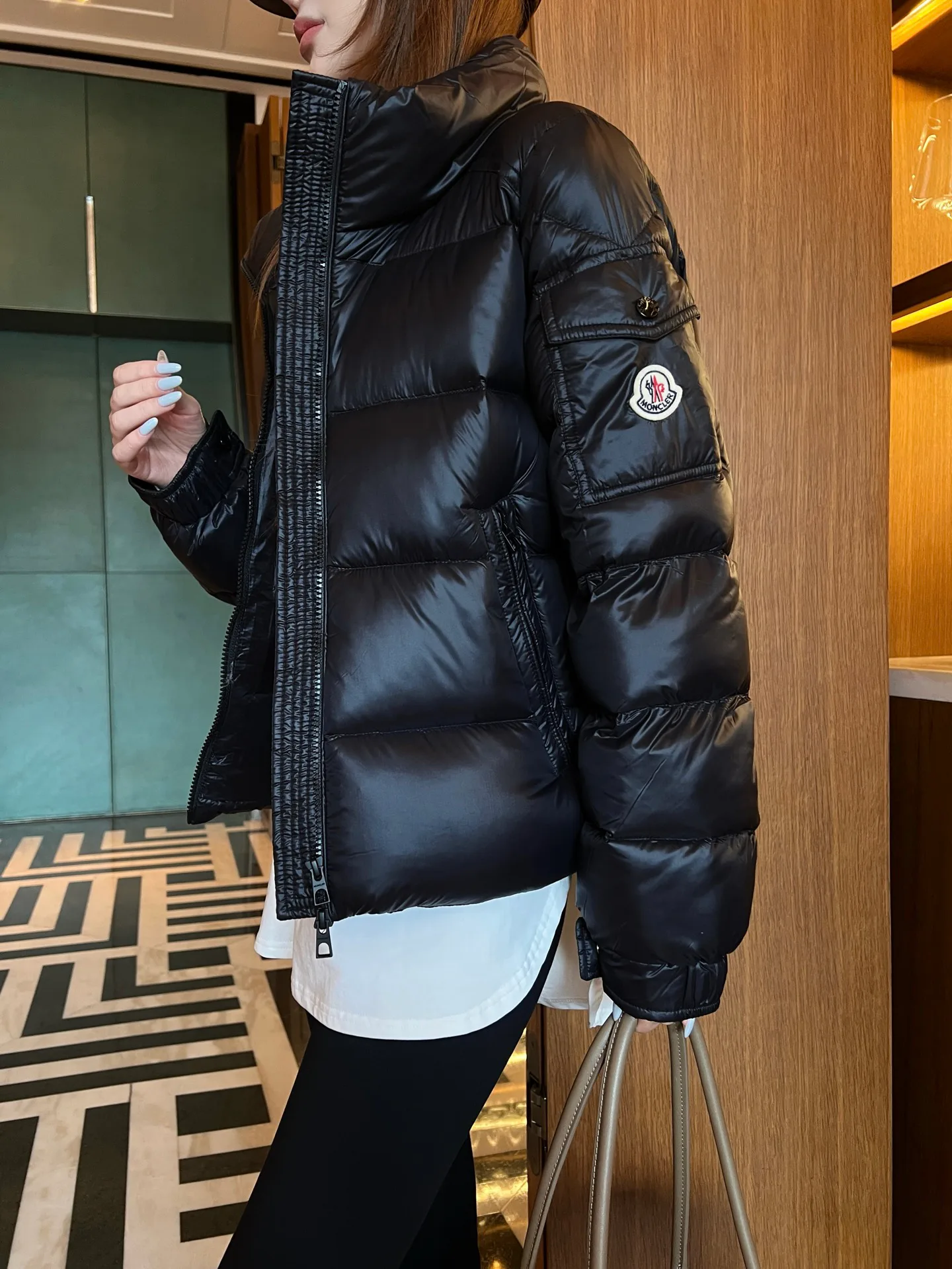 Куртки И Пуховики Женские Moncler 18710728