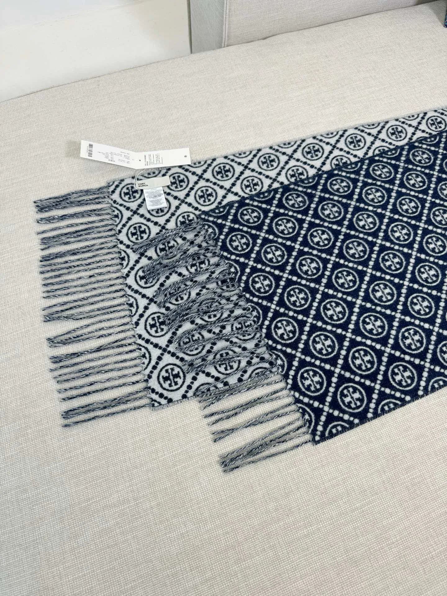 Шарфы Tory Burch 1750