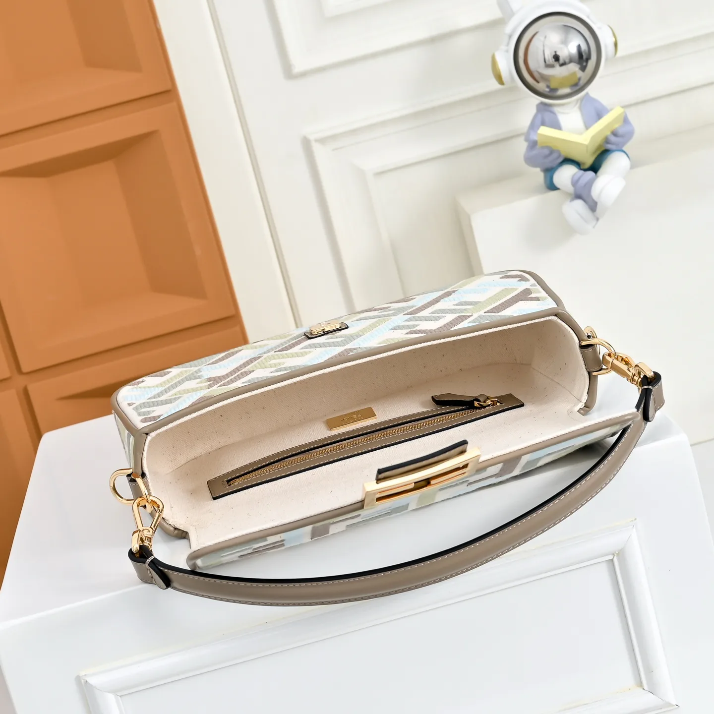 Классические Сумки Женские Fendi 18004261