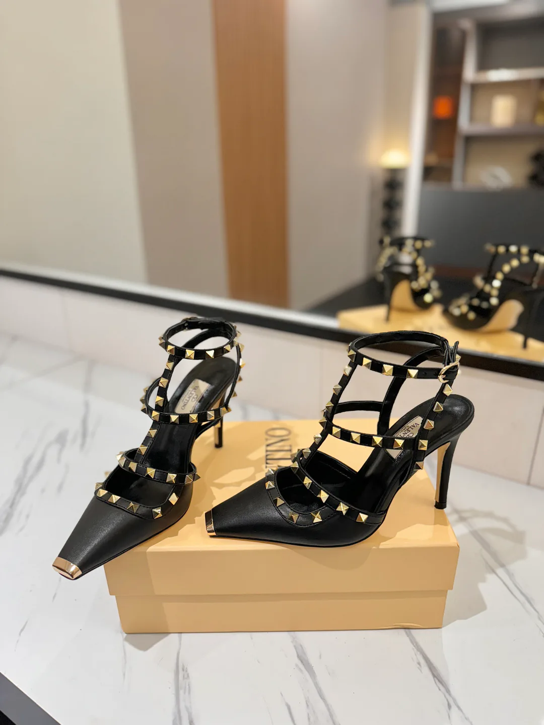 Босоножки Женские Valentino 17366654